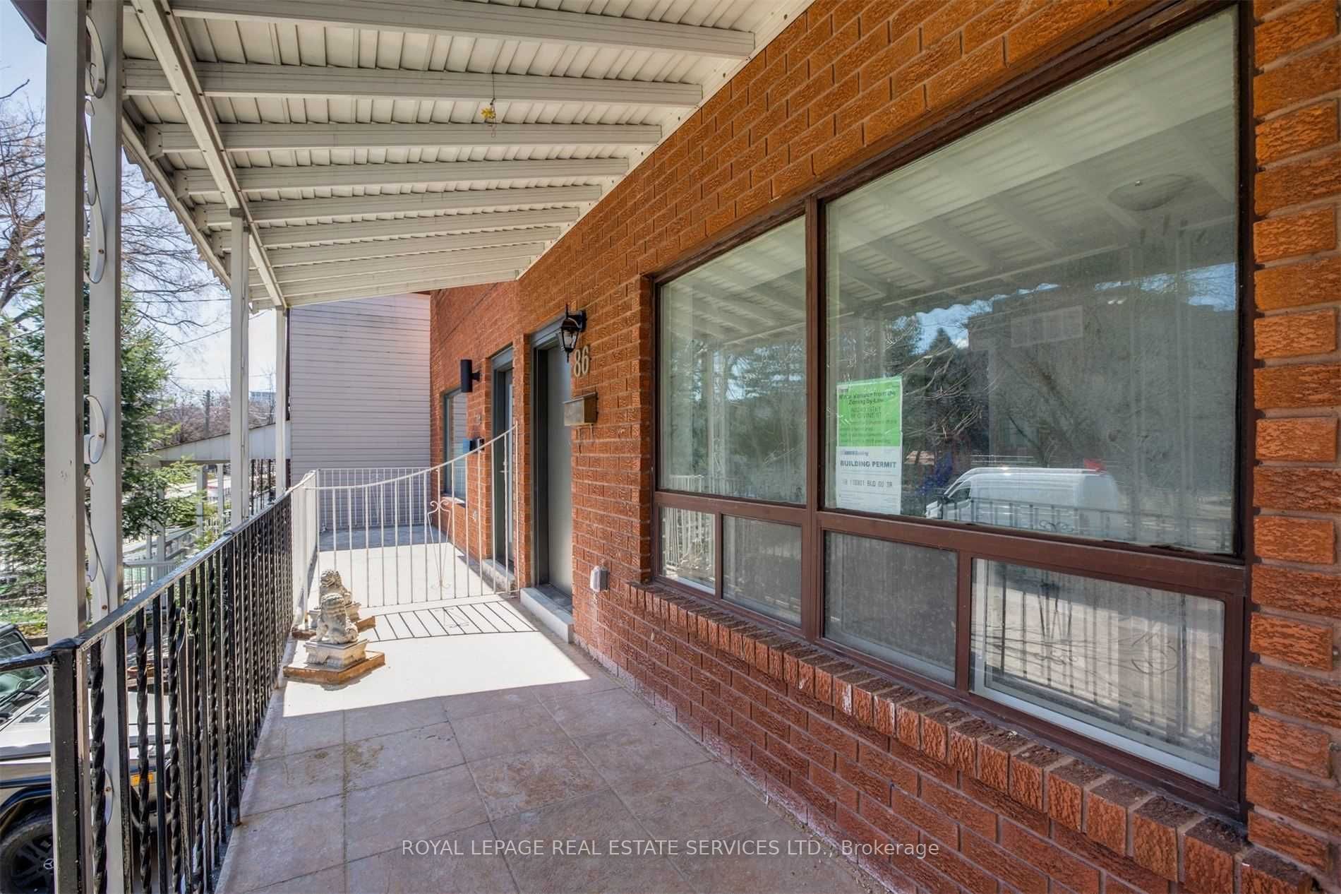 86 Givins Street Upper, Toronto, ON M6J 2X8 photo 2