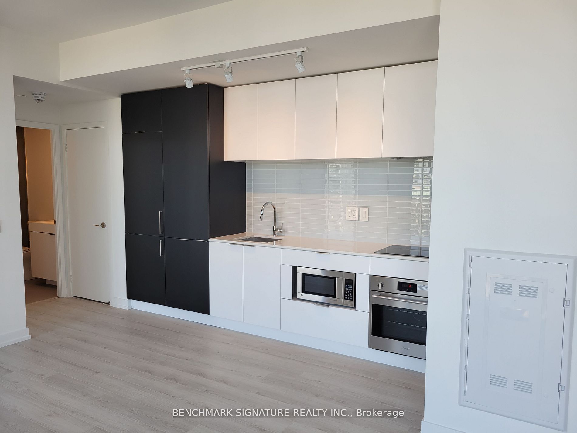 33 Helendale Avenue 2903, Toronto, ON M4R 0A4 photo 4