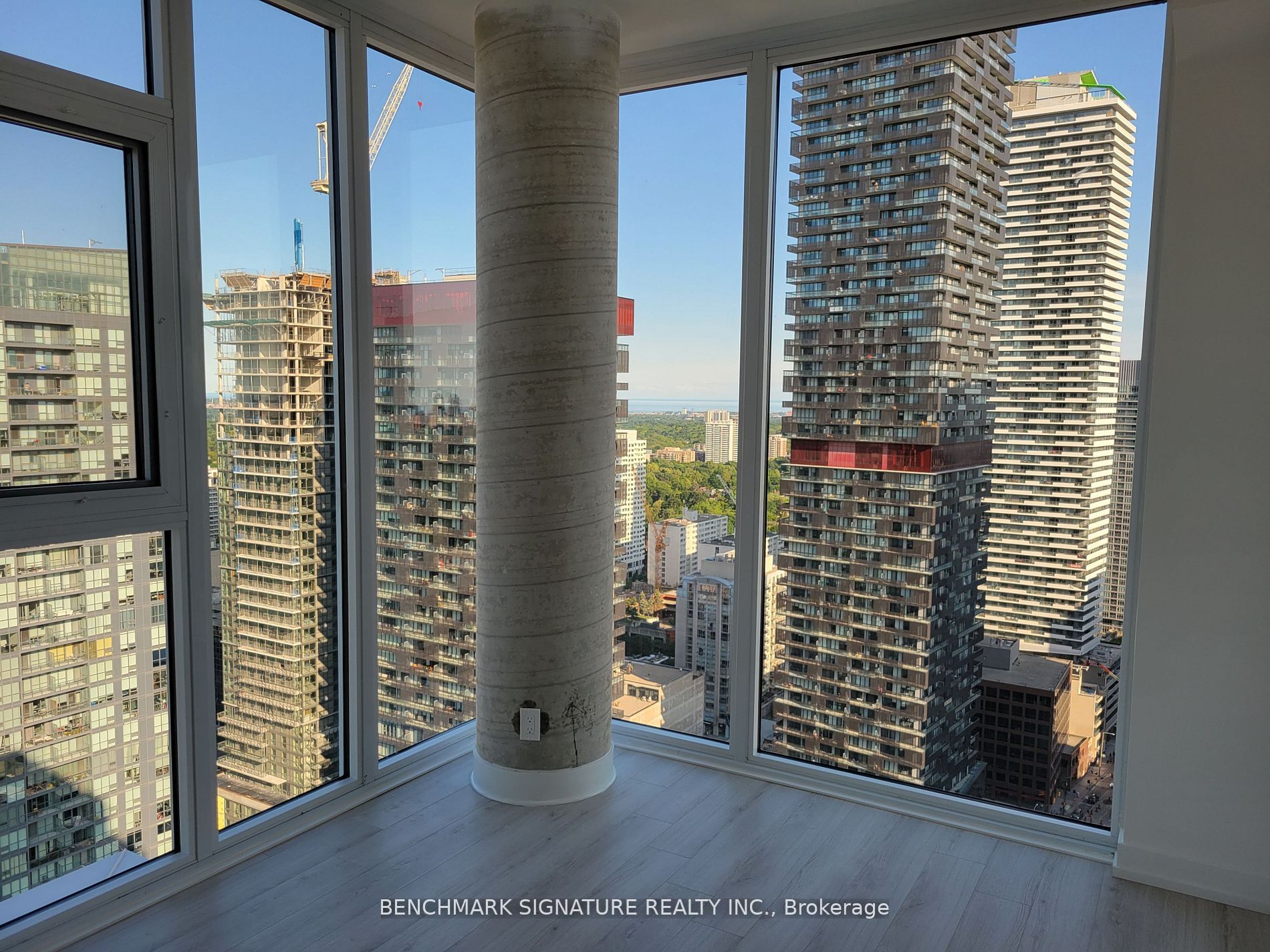 33 Helendale Avenue 2903, Toronto, ON M4R 0A4 photo 5