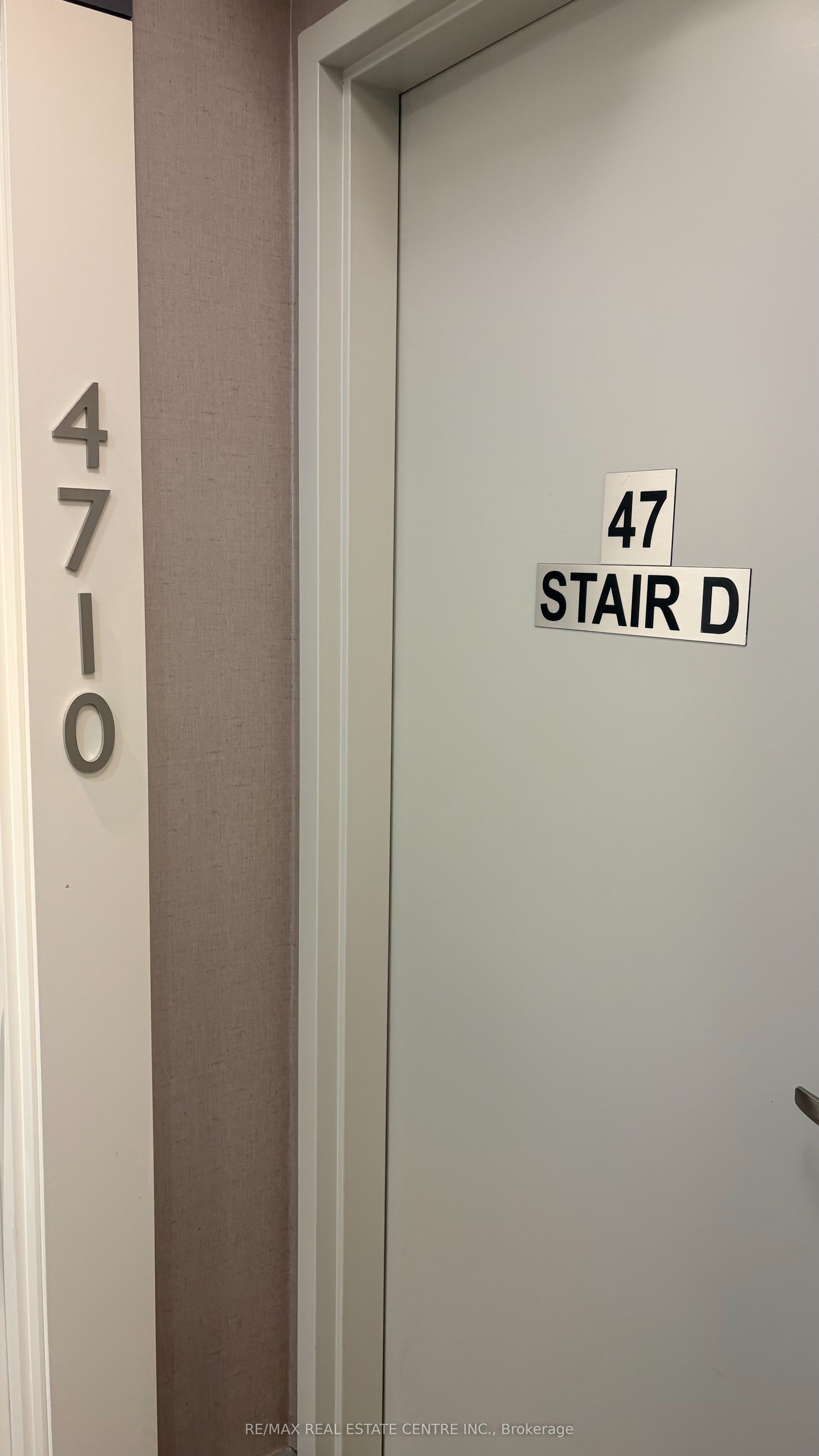 15 Grenville Street 4710, Toronto, ON M4Y 1A1 photo 2