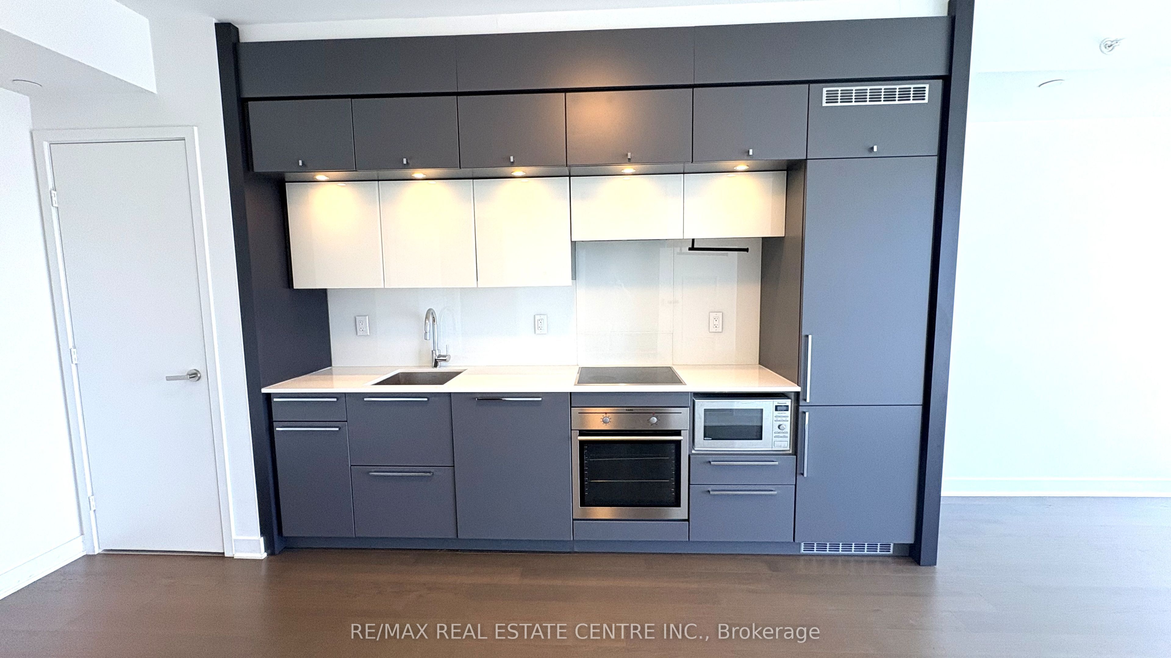 15 Grenville Street 4710, Toronto, ON M4Y 1A1 photo 4