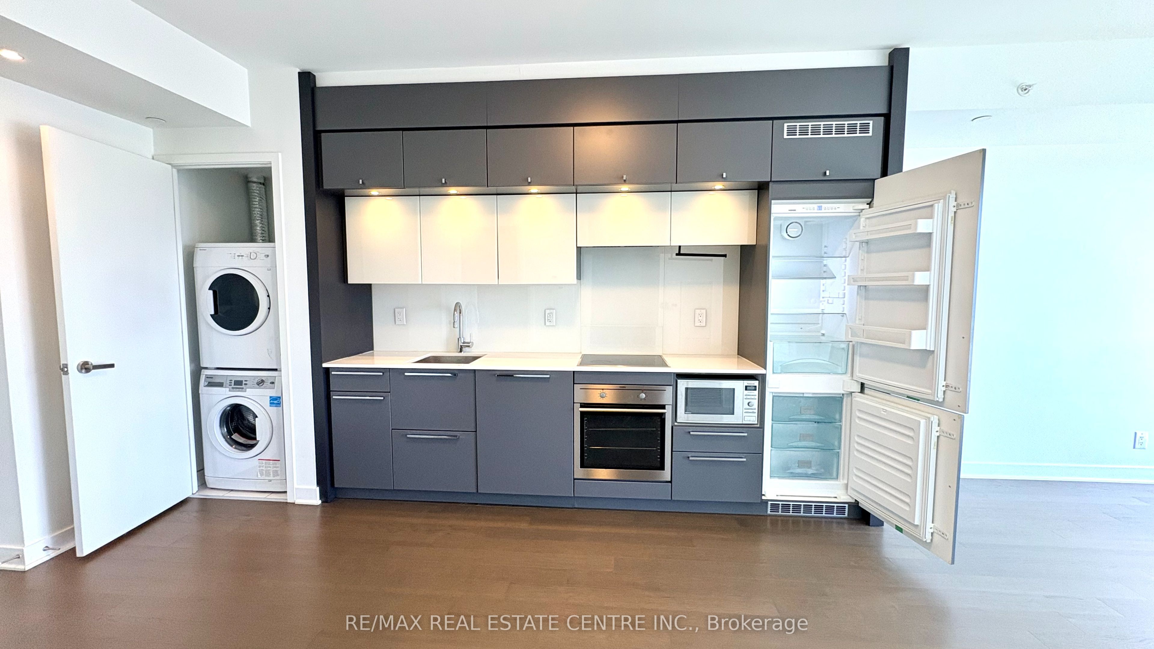 15 Grenville Street 4710, Toronto, ON M4Y 1A1 photo 5