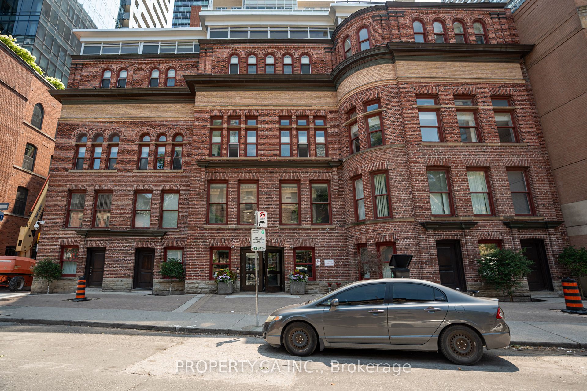 11 St. Joseph Street 103, Toronto, ON M4Y 3G4 photo 3