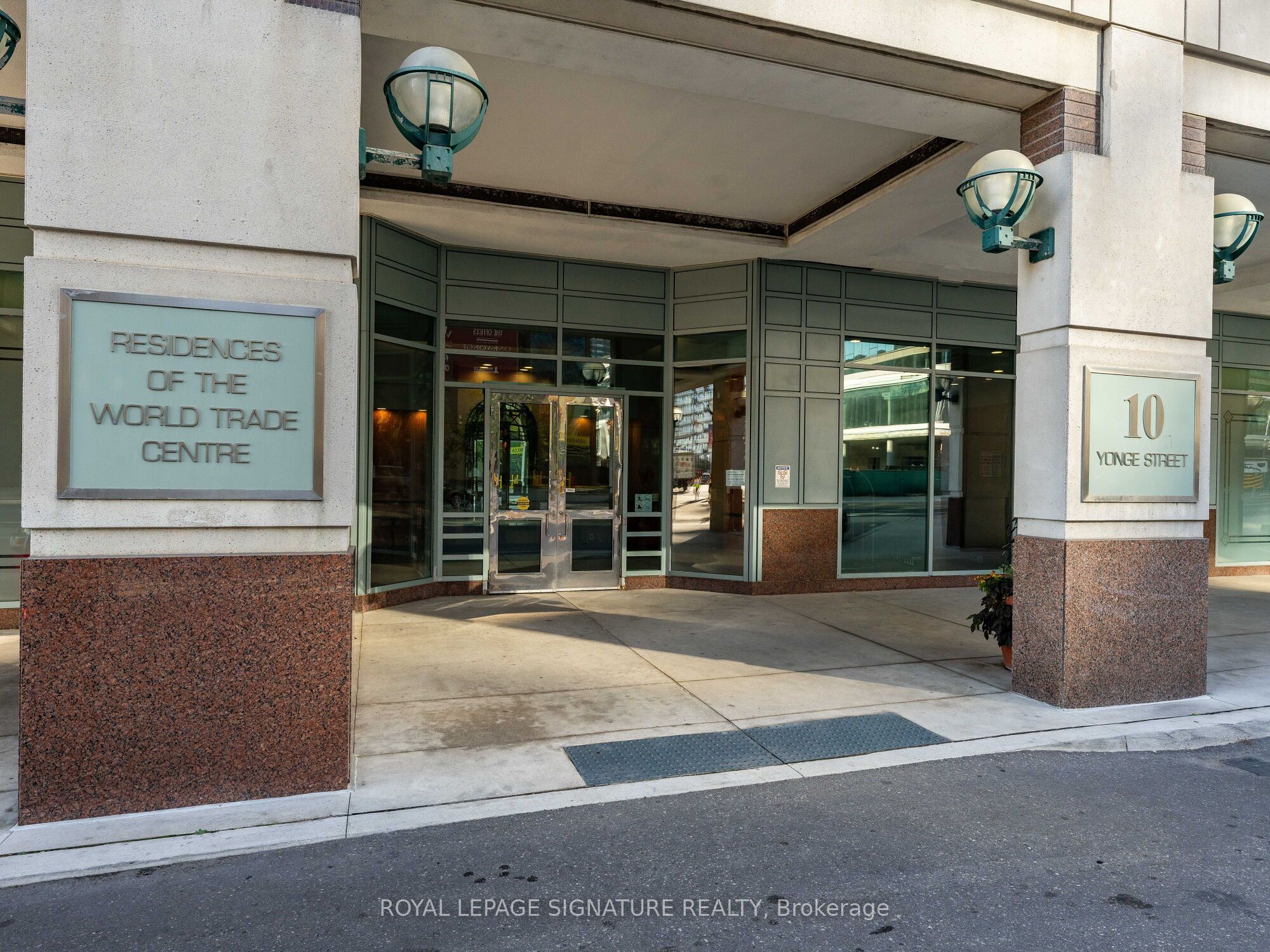10 Yonge Street 1701, Toronto, ON M5E 1R4 photo 2