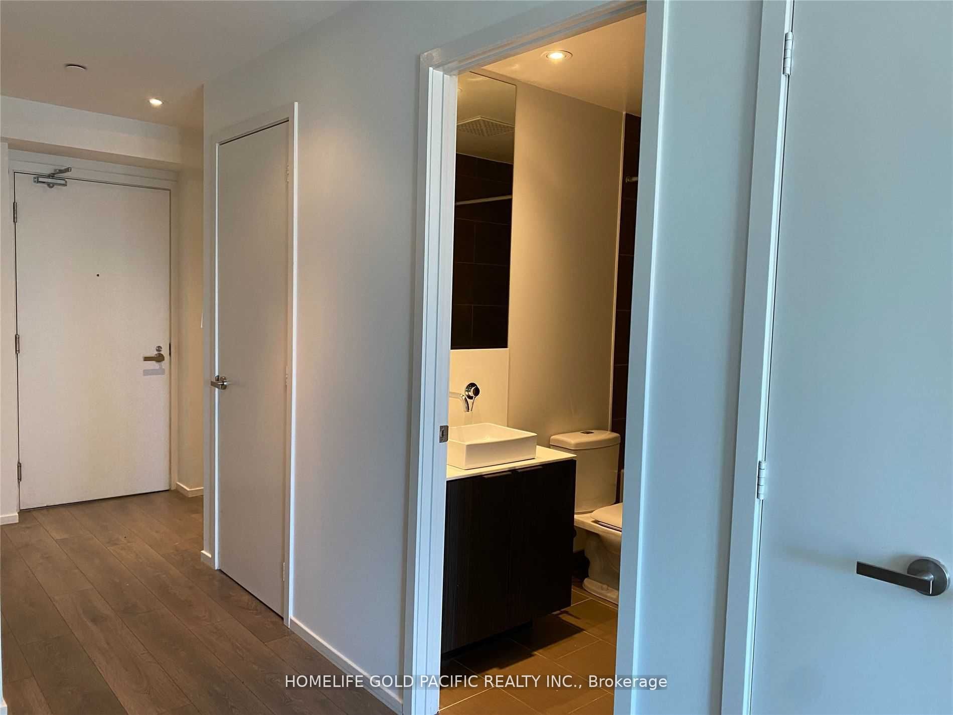 159 Dundas Street E 2303, Toronto, ON M5B 0A9 photo 2