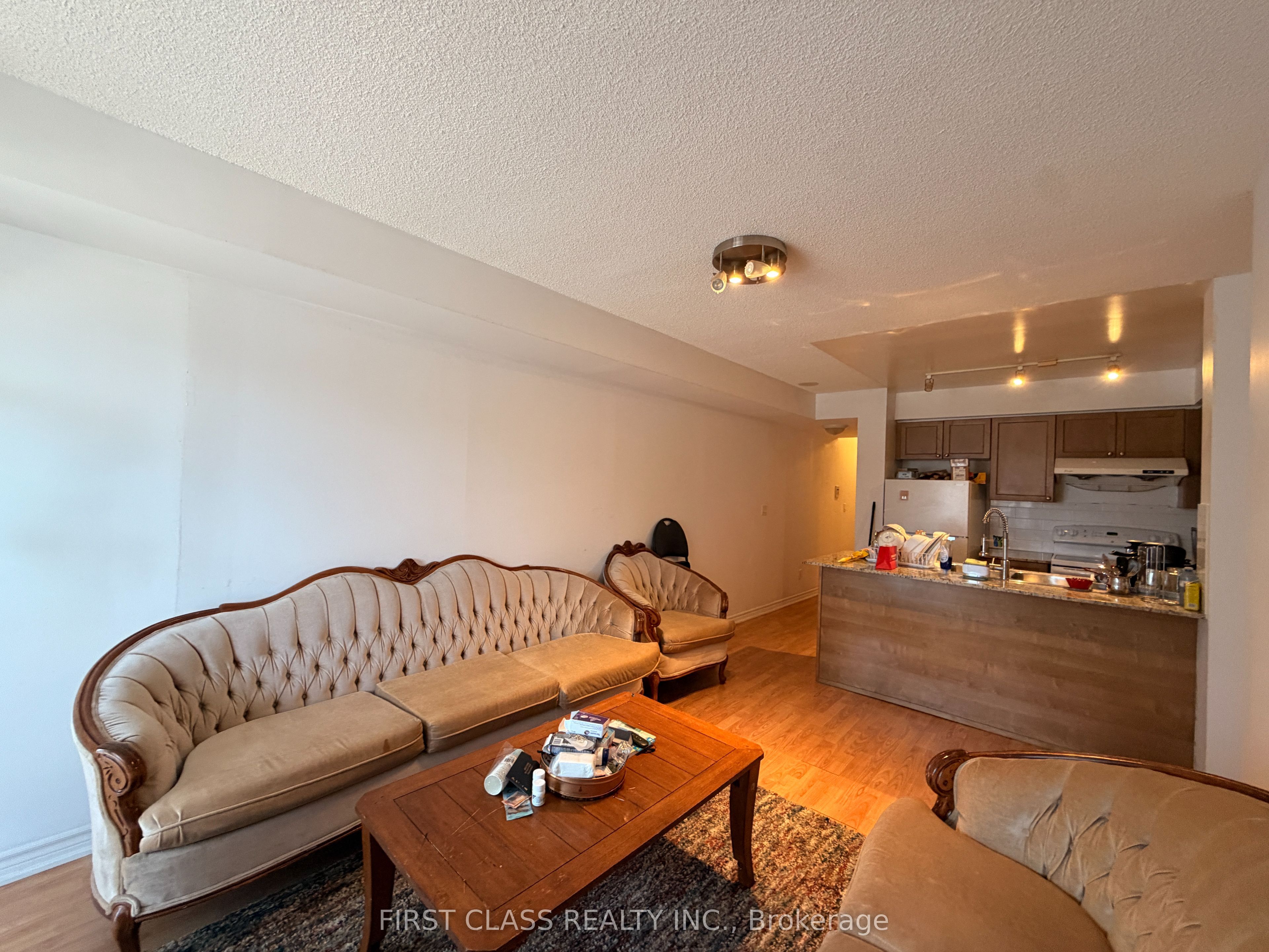 761 Bay Street 2107, Toronto, ON M5G 2R2 photo 2