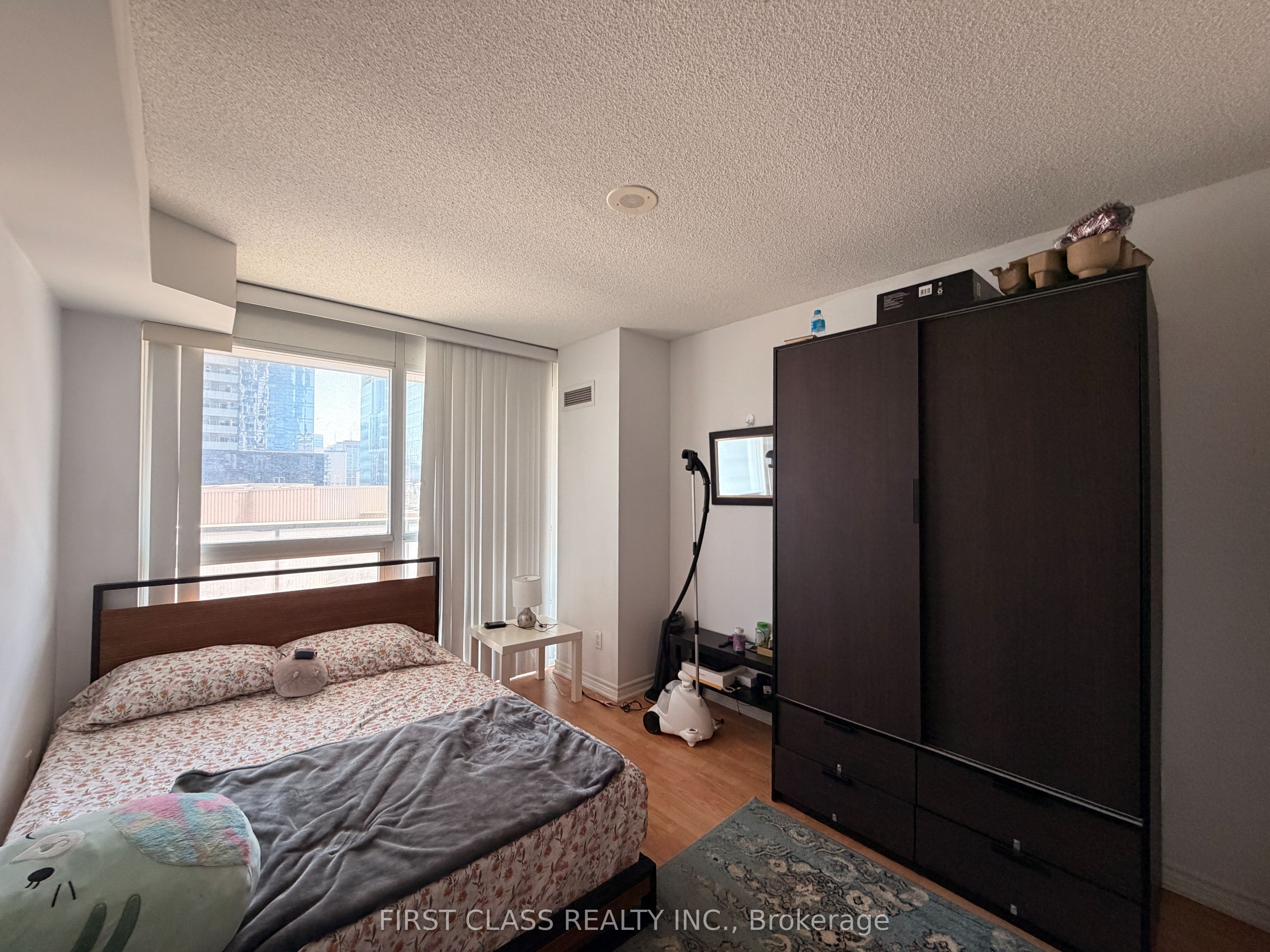 761 Bay Street 2107, Toronto, ON M5G 2R2 photo 4