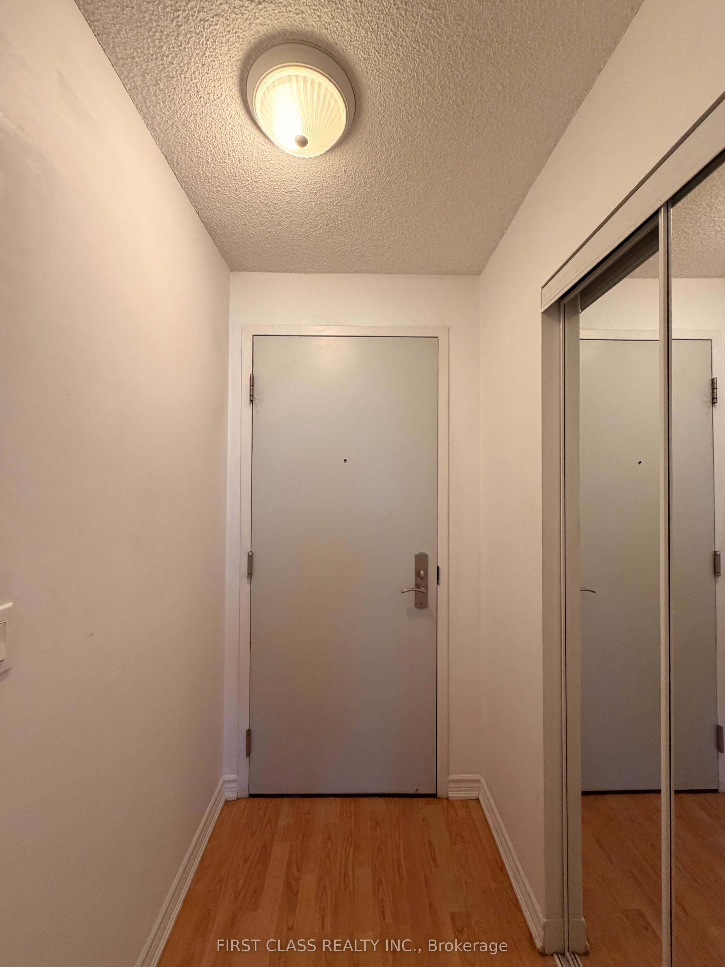 761 Bay Street 2107, Toronto, ON M5G 2R2 photo 5