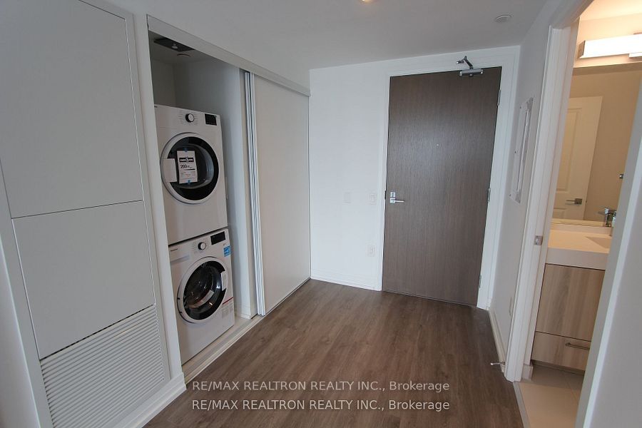 251 Jarvis Street 4712, Toronto, ON M5B 0C3 photo 3