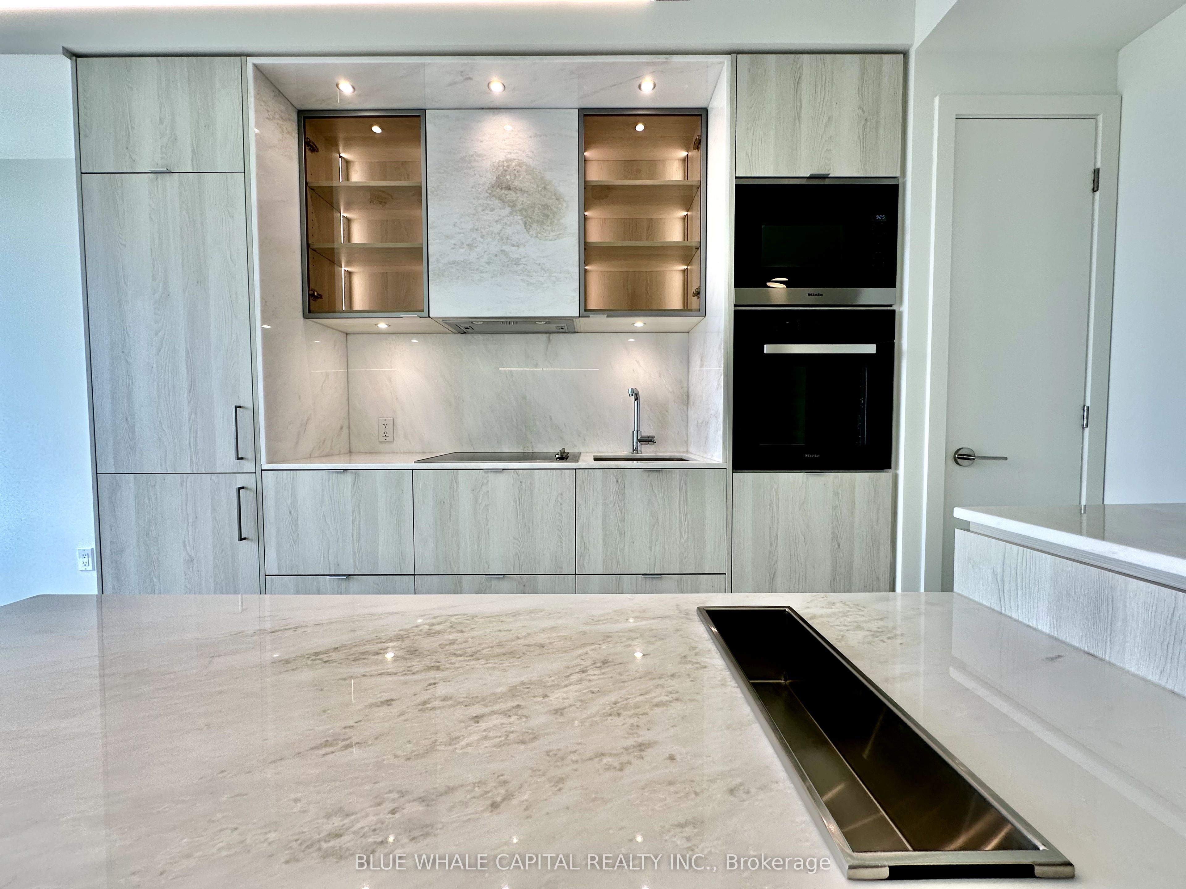 11 Yorkville Avenue 2512, Toronto, ON M4W 1L2 photo 3