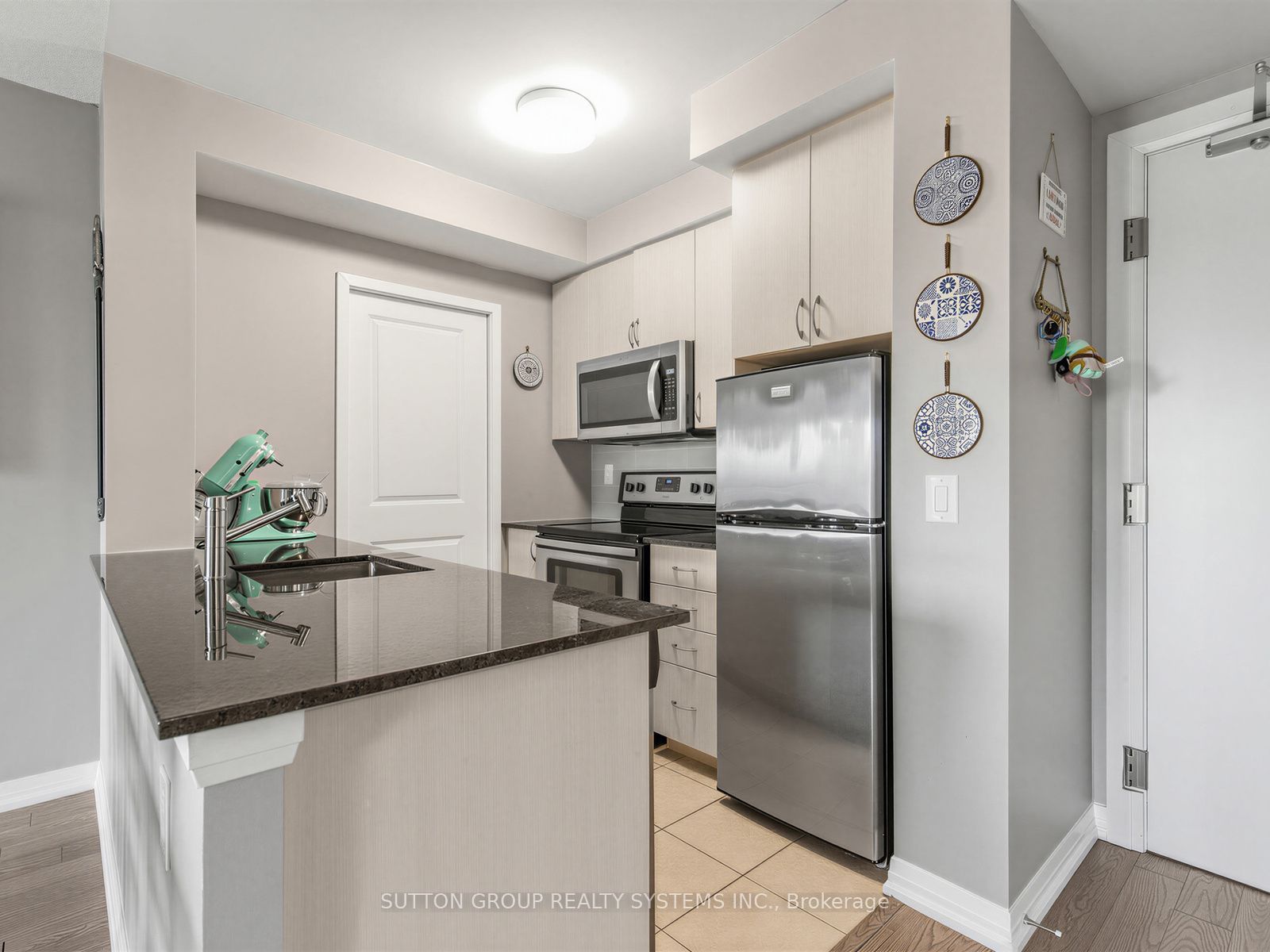 741 Sheppard Avenue W 502, Toronto, ON M3H 0C9 photo 4