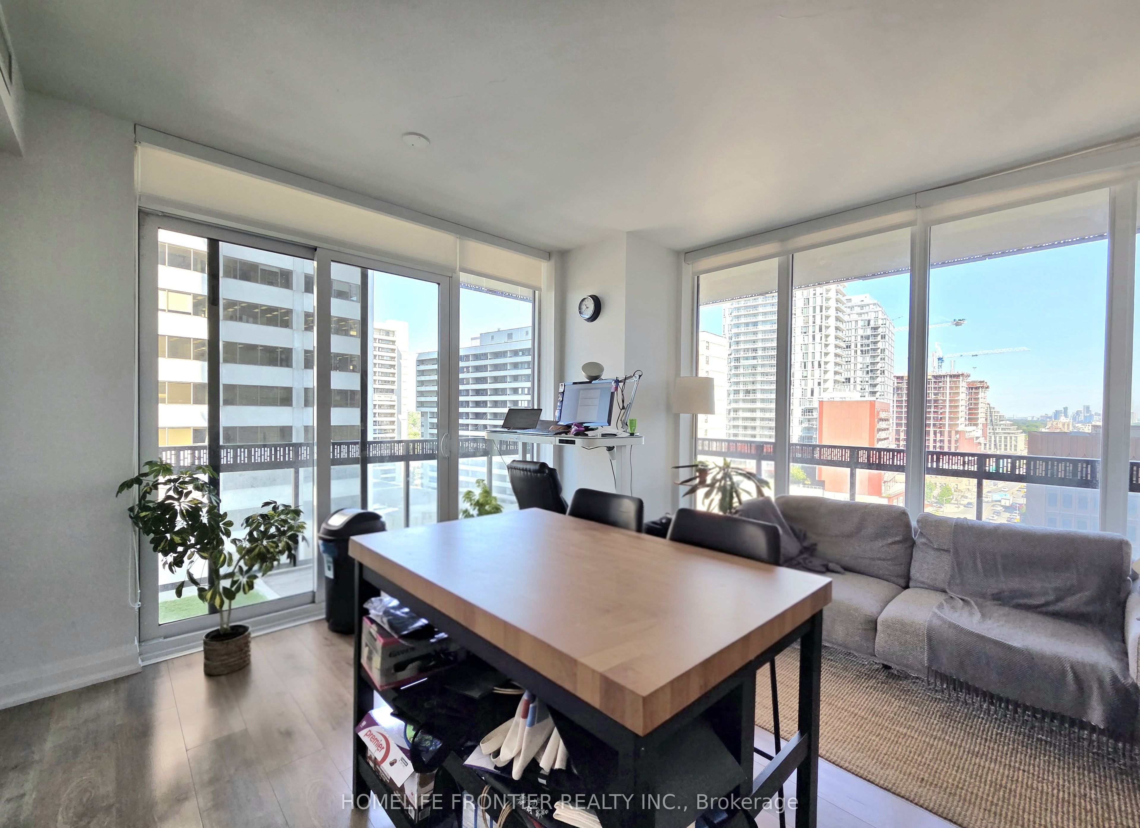 8 Eglinton Avenue 905, Toronto, ON M4P 1A6