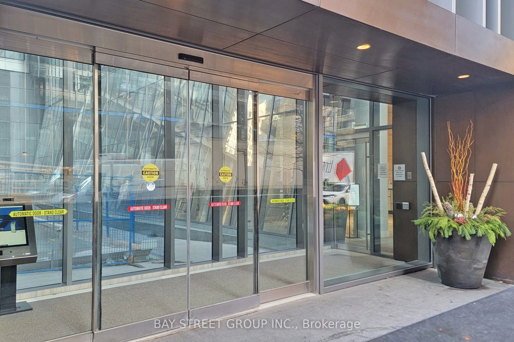50 Charles Street E 2205, Toronto, ON M4Y 1T1 photo 4