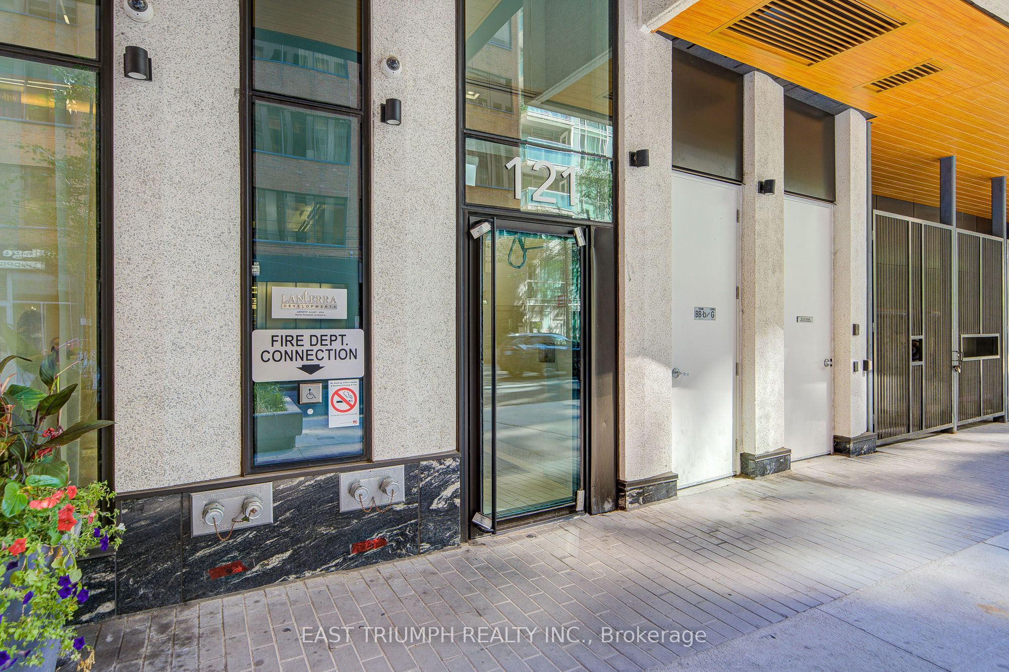 121 St. Patrick Street 1715, Toronto, ON M5T 3C1 photo 2