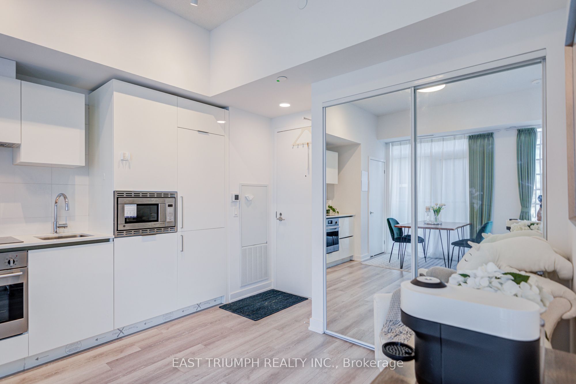 121 St. Patrick Street 1715, Toronto, ON M5T 3C1 photo 4