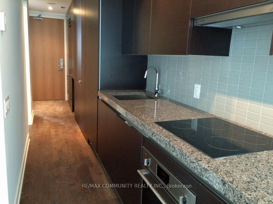 629 King Street 333, Toronto, ON M5V 0G9 photo 5