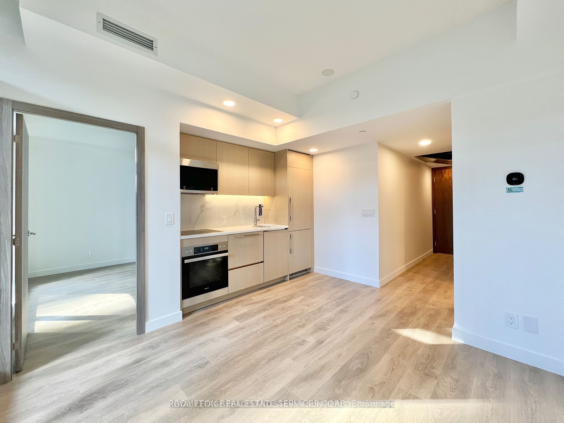 38 Widmer Street 1209, Toronto, ON M5V 0P7 photo 4