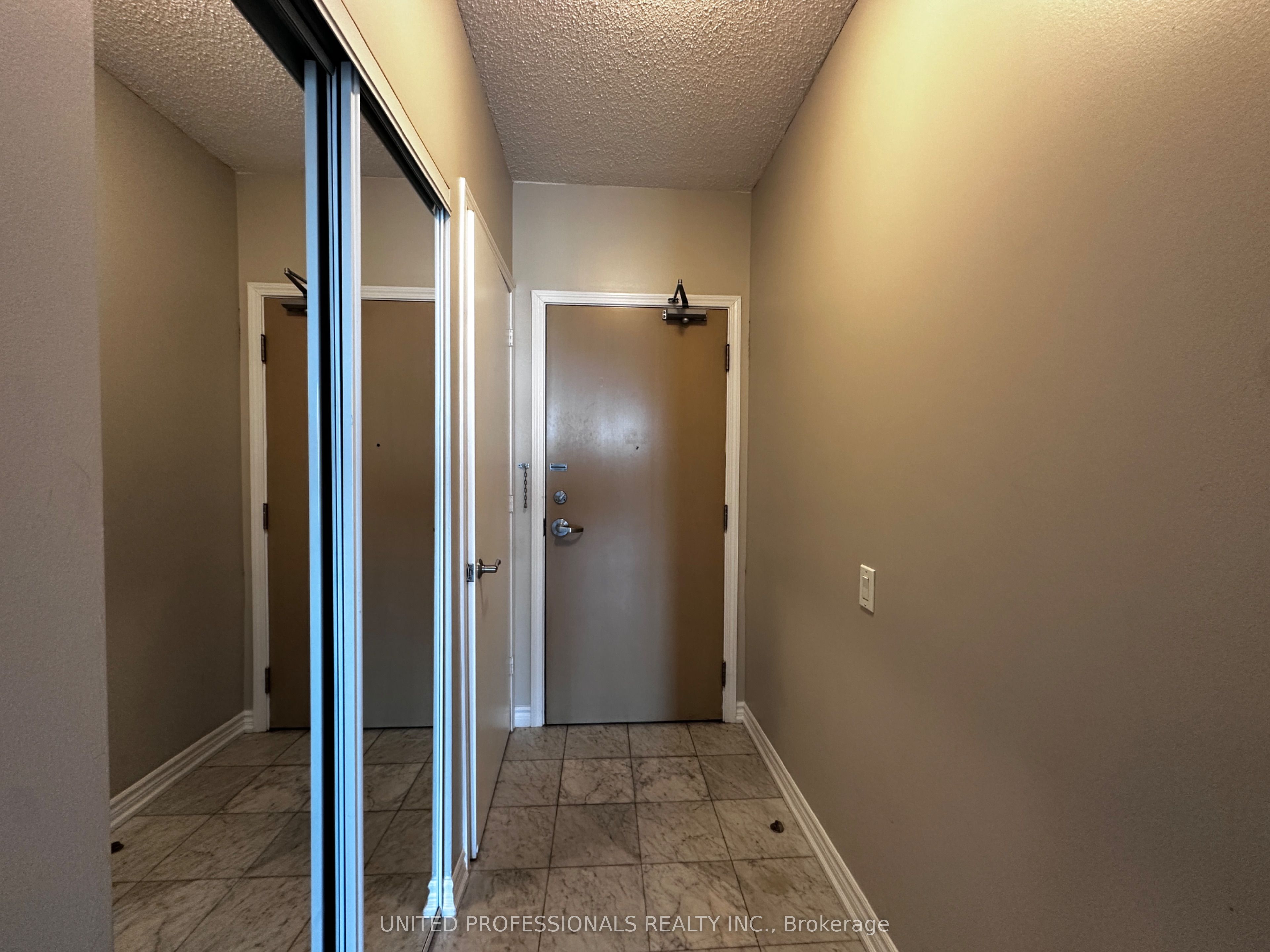 60 Byng Avenue 1812, Toronto, ON M2N 4K3 photo 2