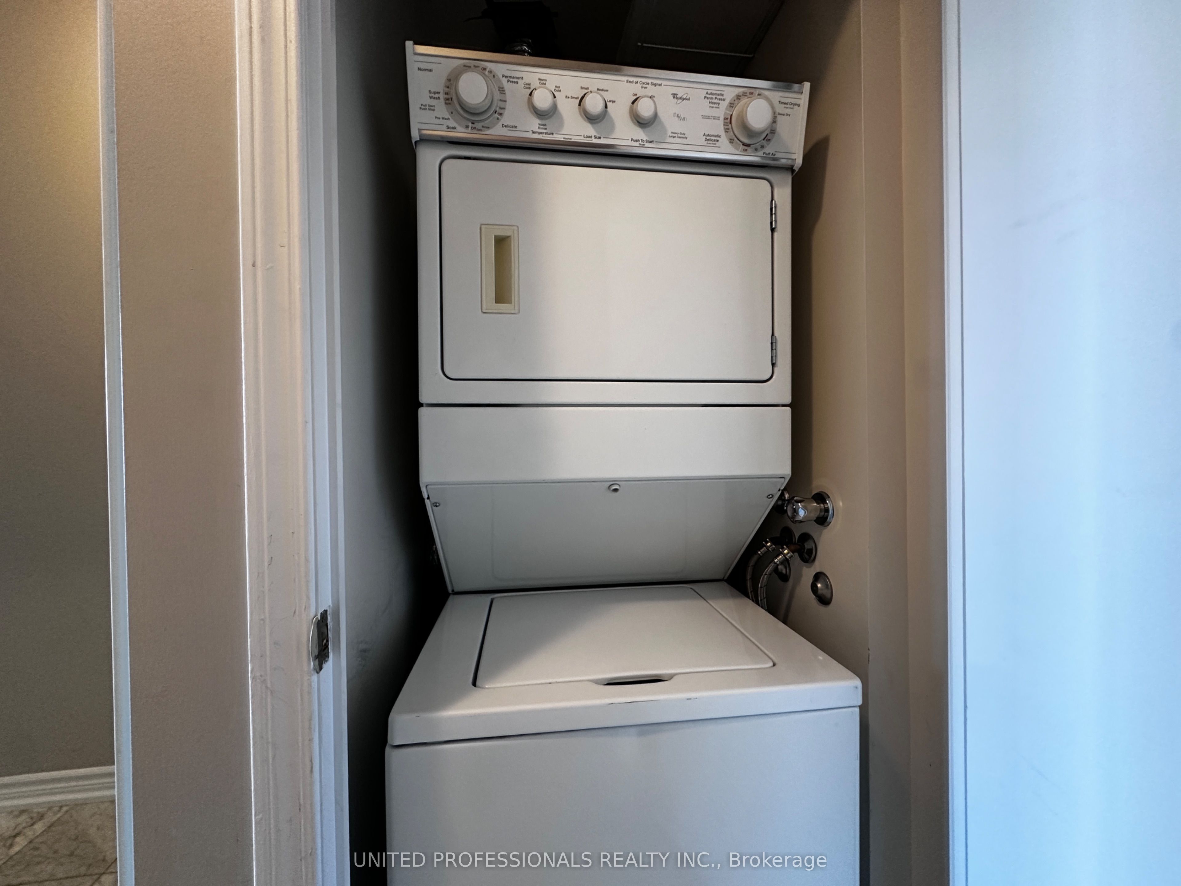 60 Byng Avenue 1812, Toronto, ON M2N 4K3 photo 3