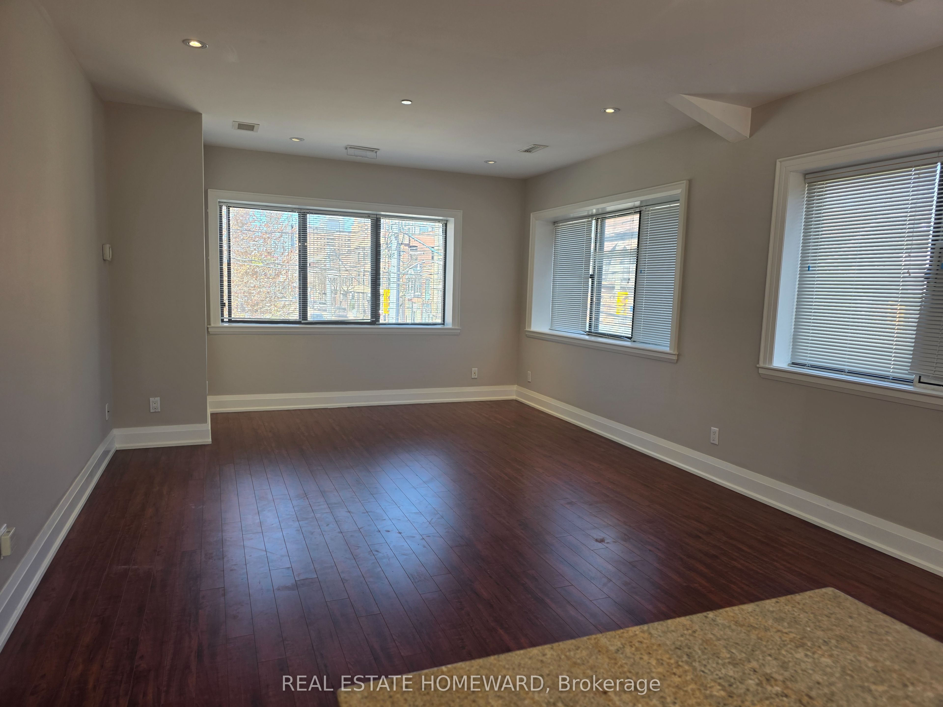 425 Queen Street E A, Toronto, ON M5A 1T5 photo 2