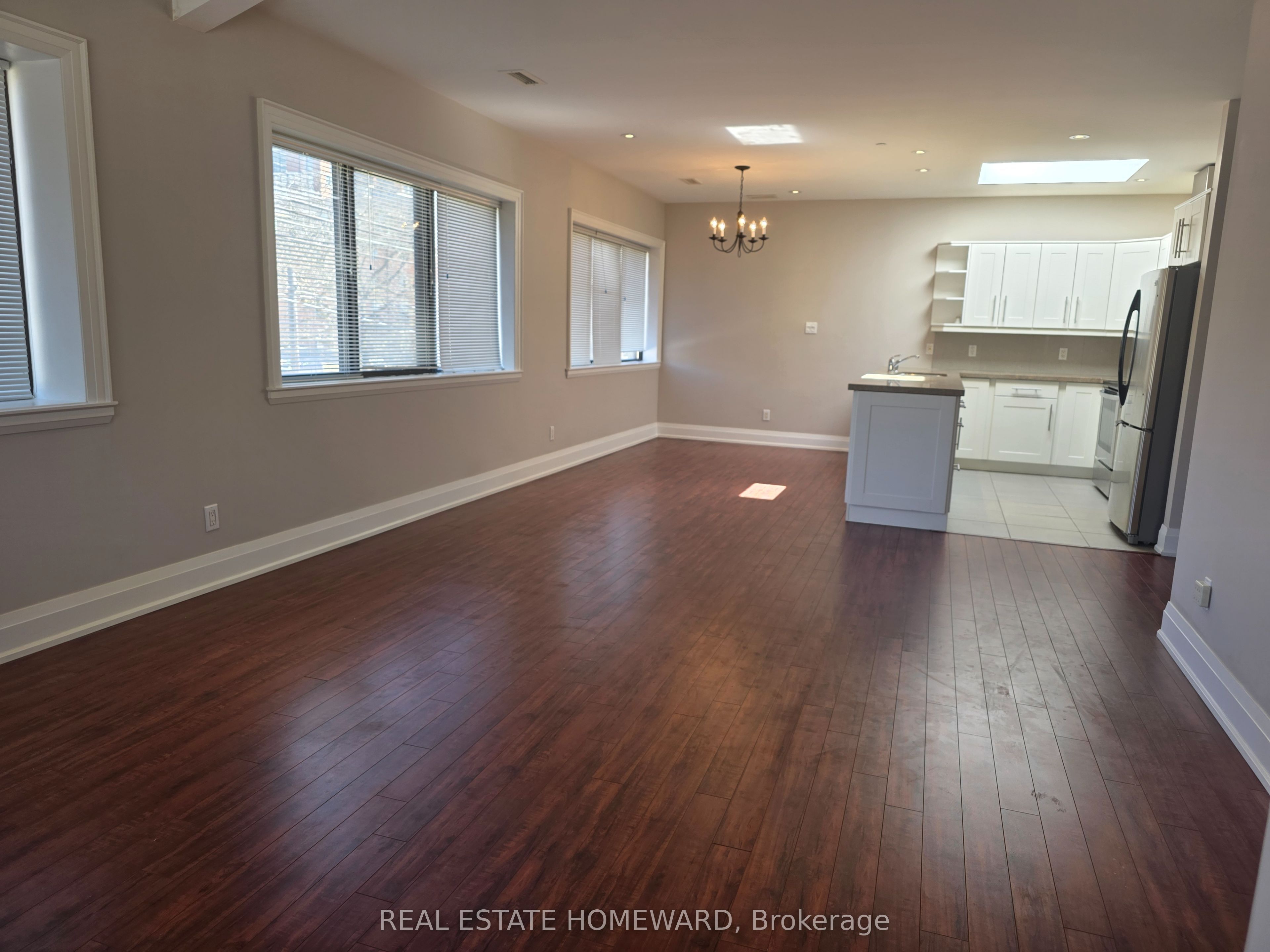 425 Queen Street E A, Toronto, ON M5A 1T5 photo 3
