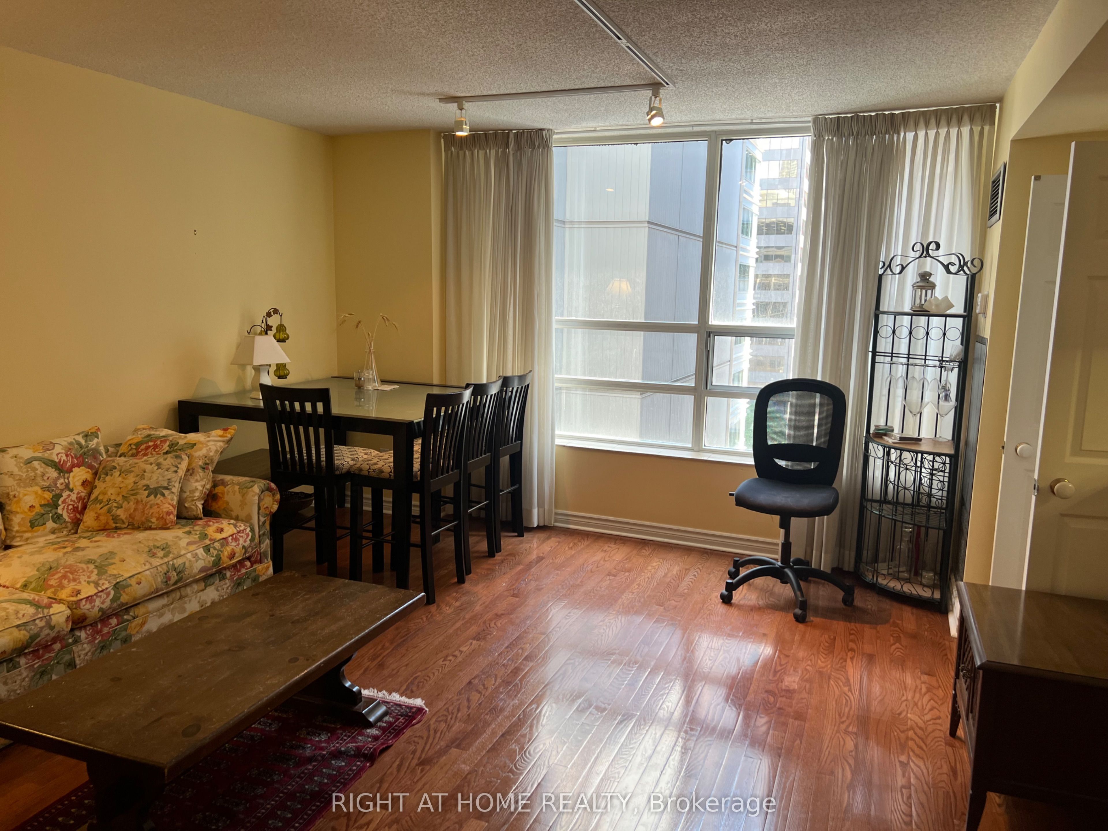 71 Simcoe Street 705, Toronto, ON M5J 2S9 photo 3