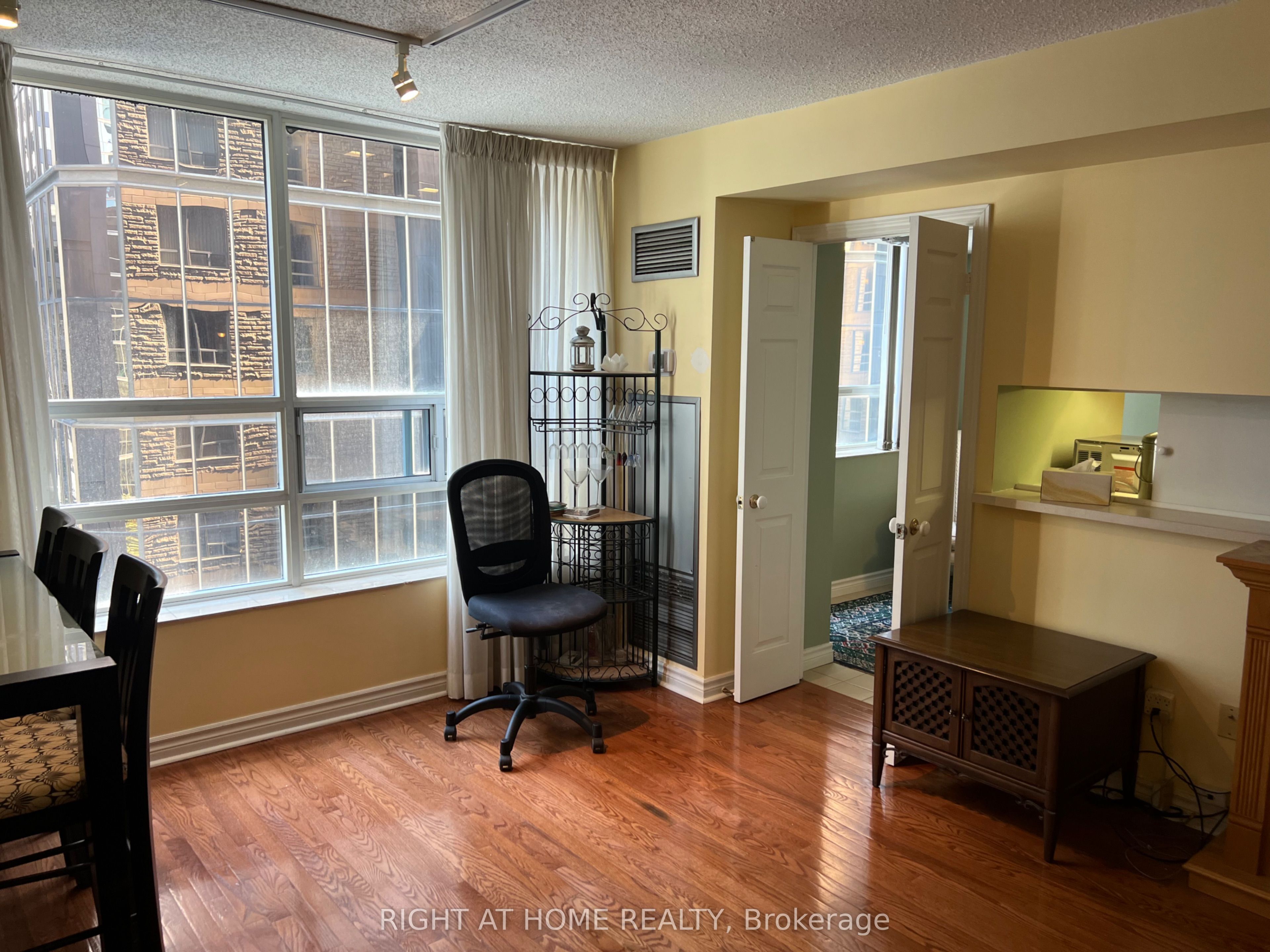 71 Simcoe Street 705, Toronto, ON M5J 2S9 photo 4