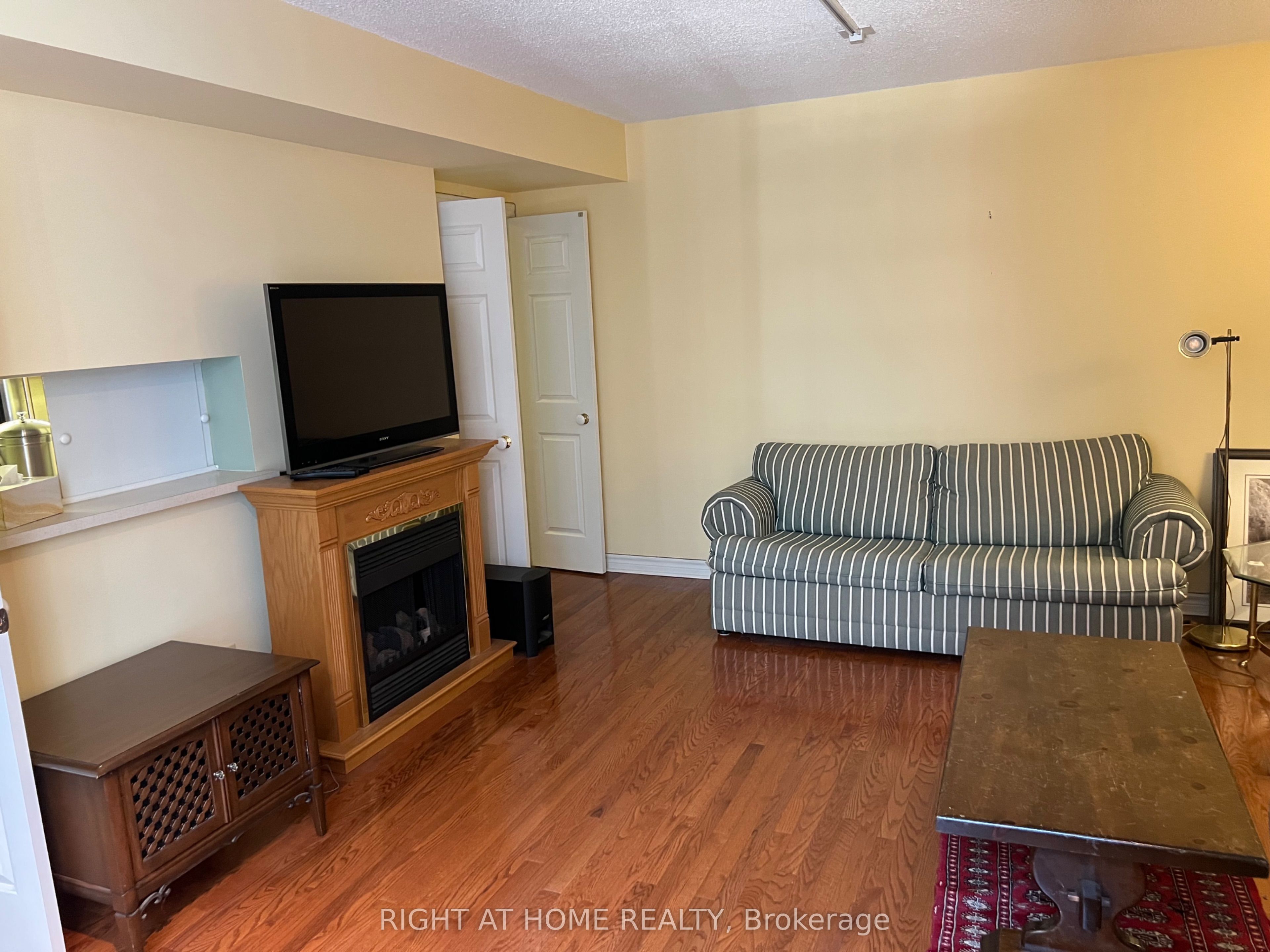 71 Simcoe Street 705, Toronto, ON M5J 2S9 photo 5