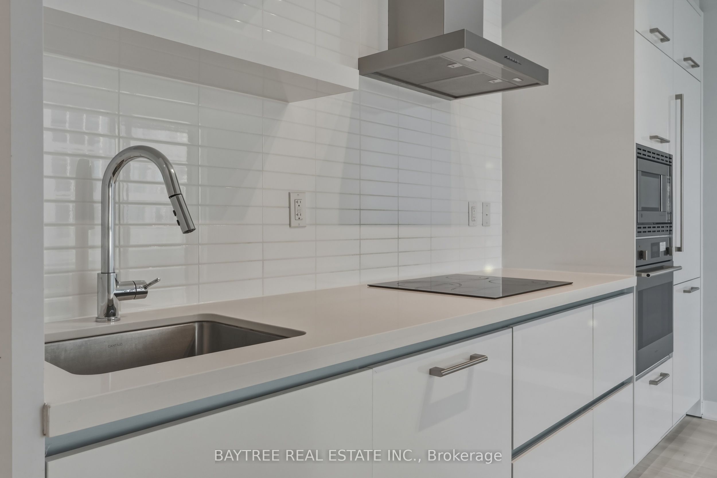 2221 Yonge Street 3807, Toronto, ON M4S 2B5 photo 2