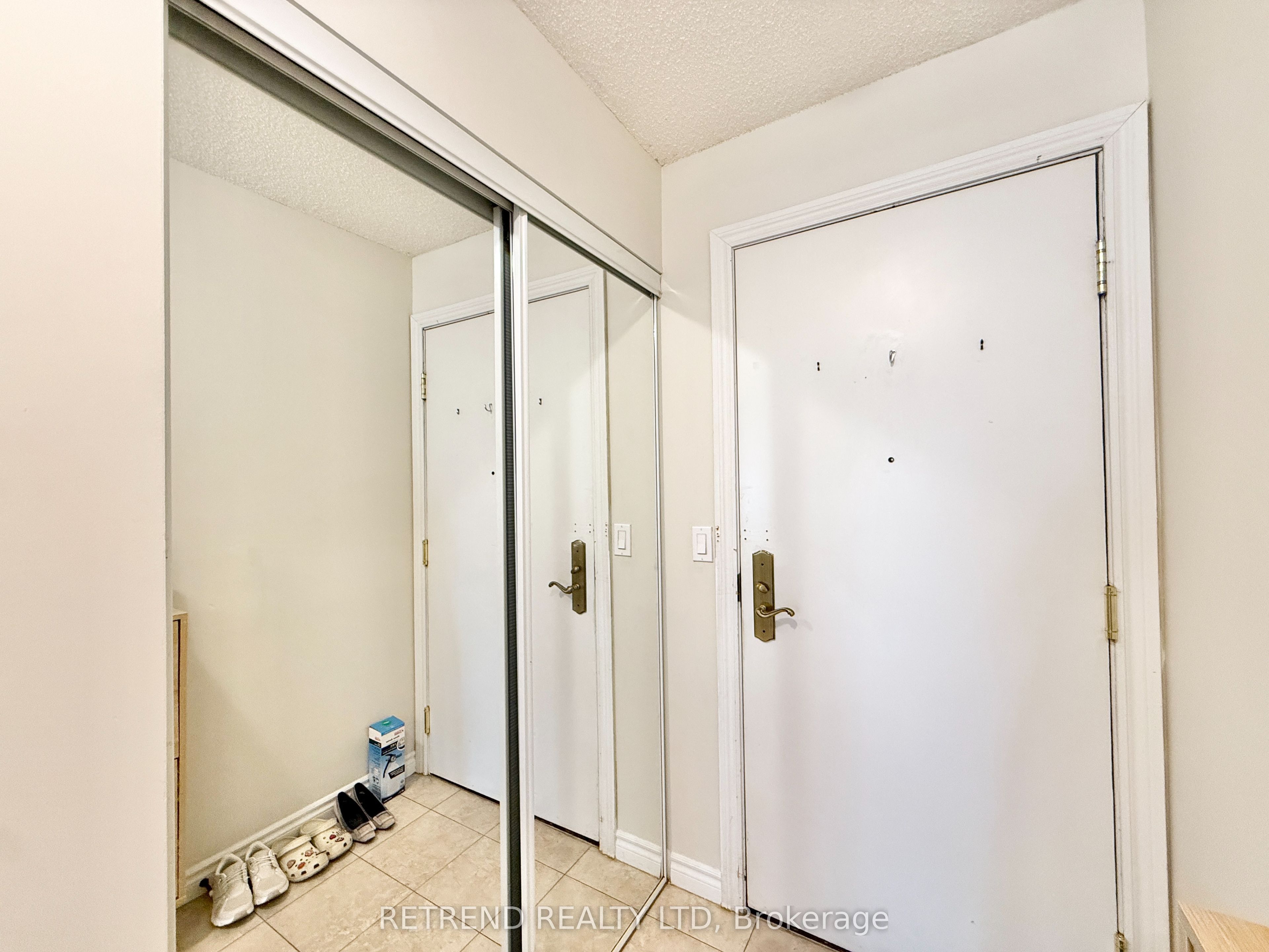 18 Sommerset Way 1011, Toronto, ON M2N 6X5 photo 3