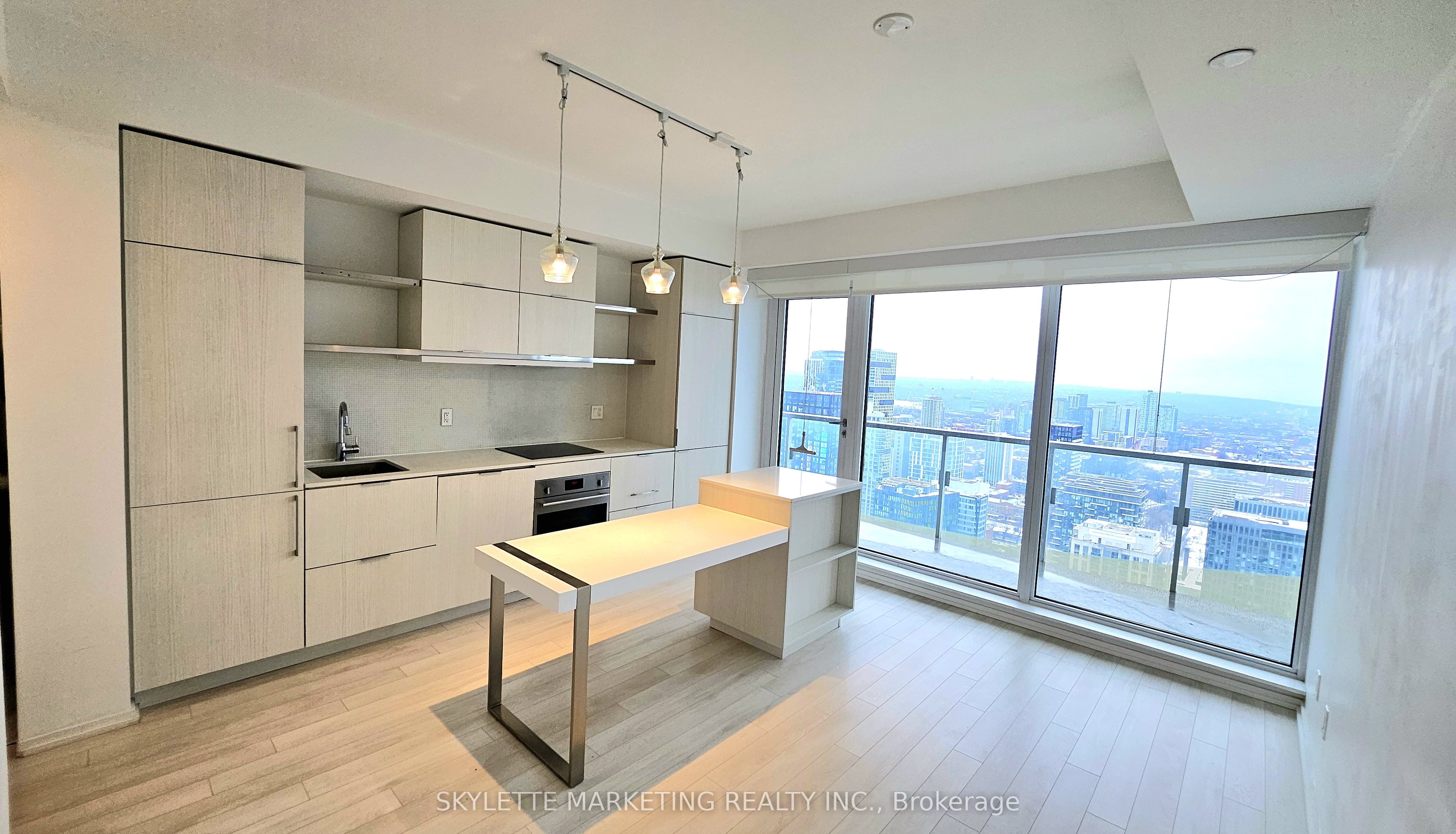 197 Yonge Street 4204, Toronto, ON M5B 0C4