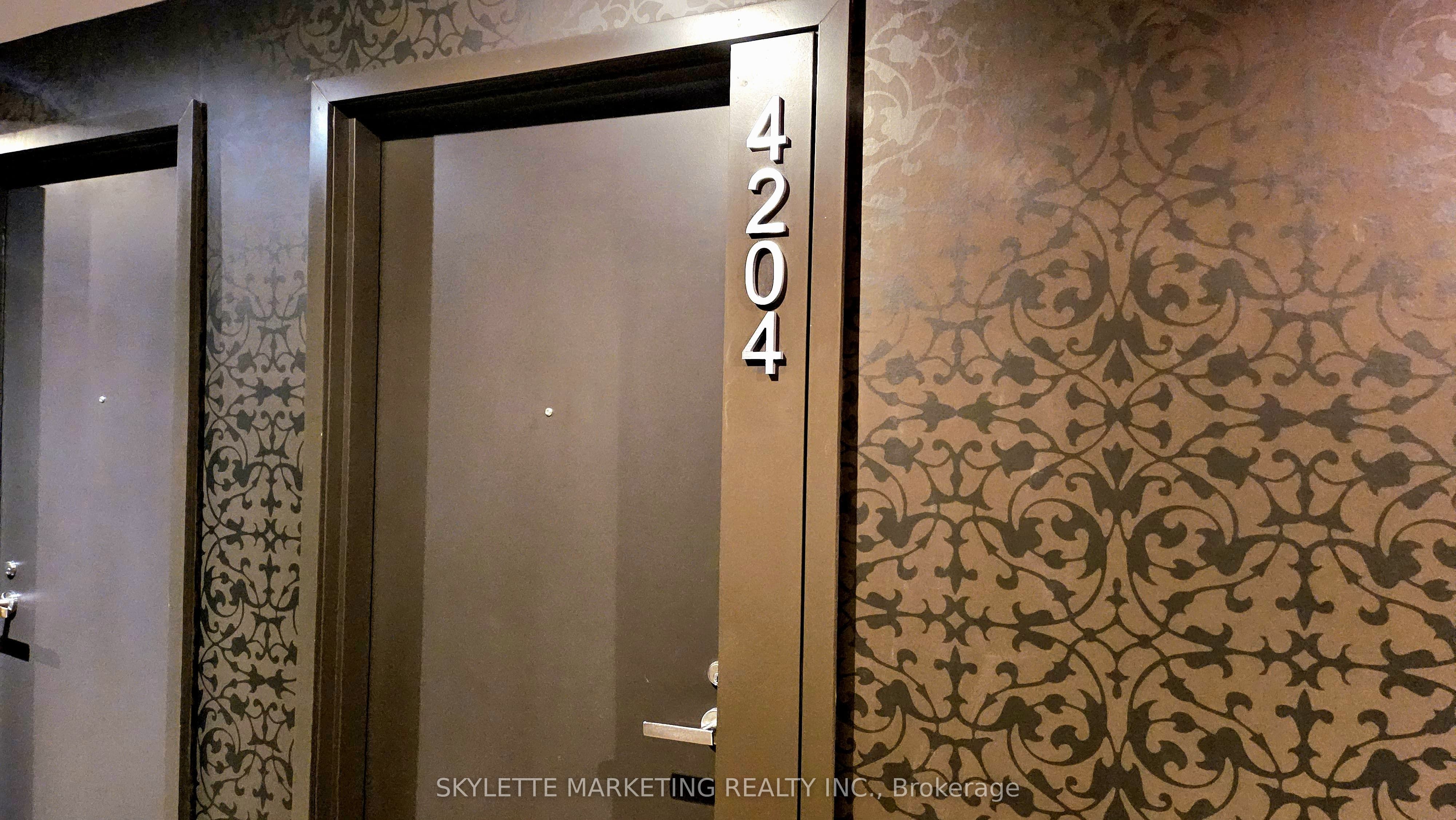 197 Yonge Street 4204, Toronto, ON M5B 0C4 photo 2