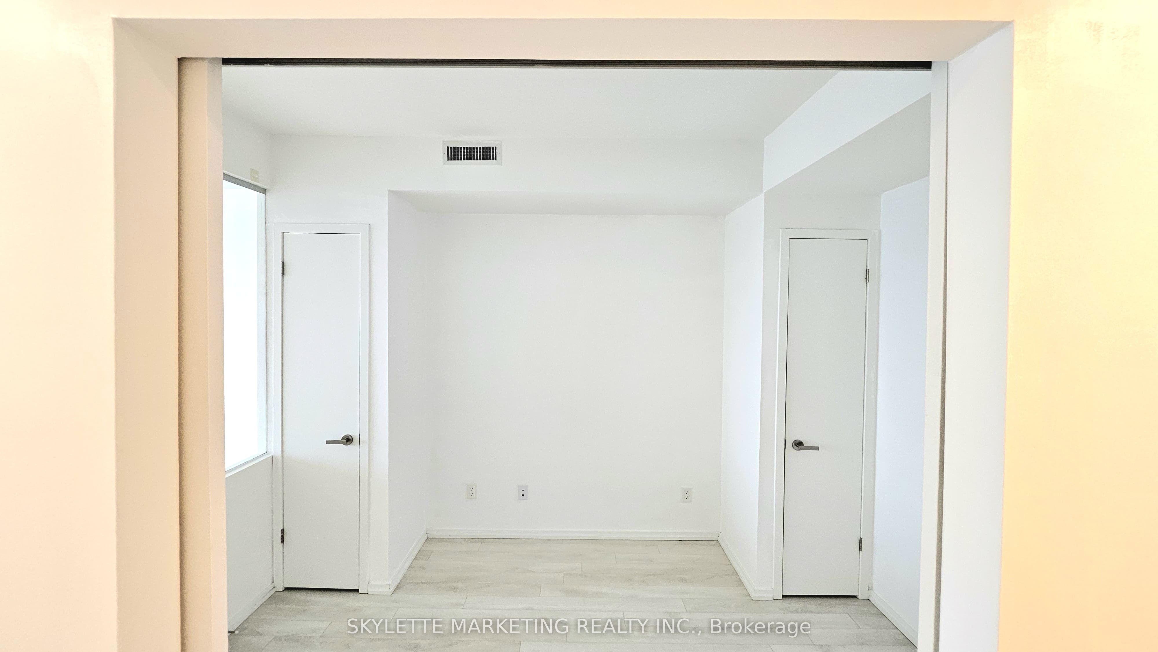 197 Yonge Street 4204, Toronto, ON M5B 0C4 photo 5