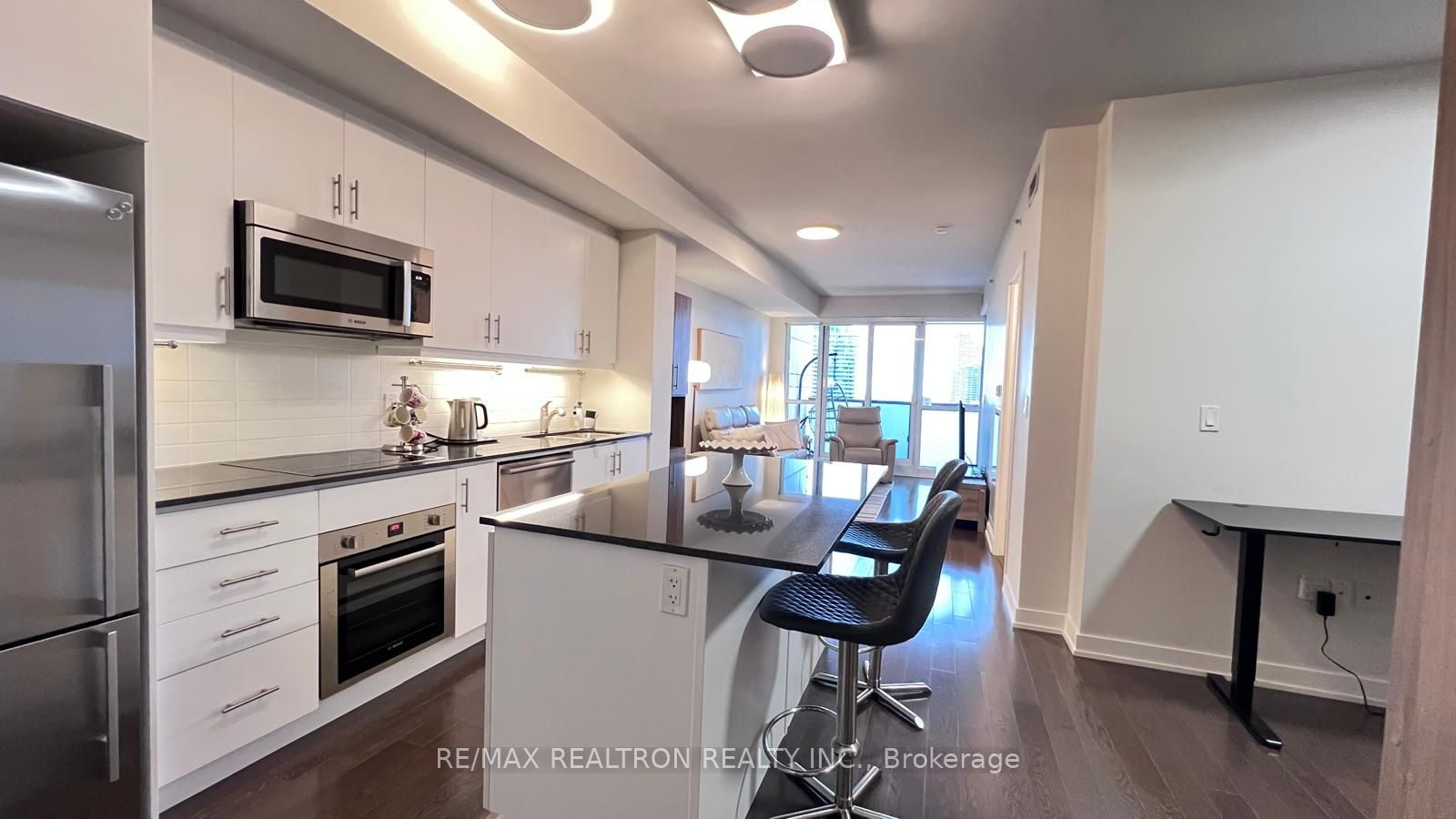 1 The Esplanade Drive 2107, Toronto, ON M5E 0A8 photo 3