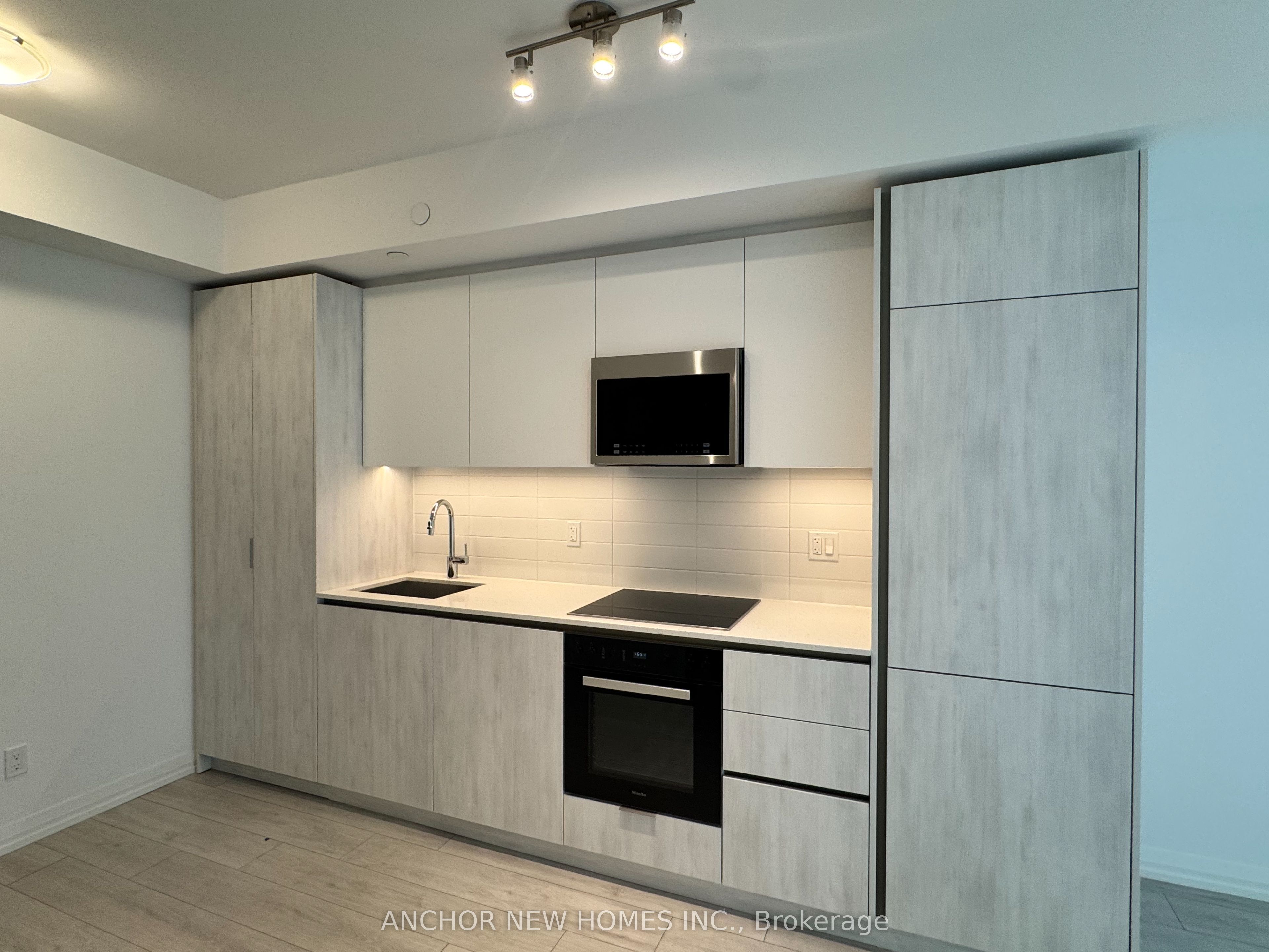 400 King Street W 2019, Toronto, ON M5V 1K2 photo 3