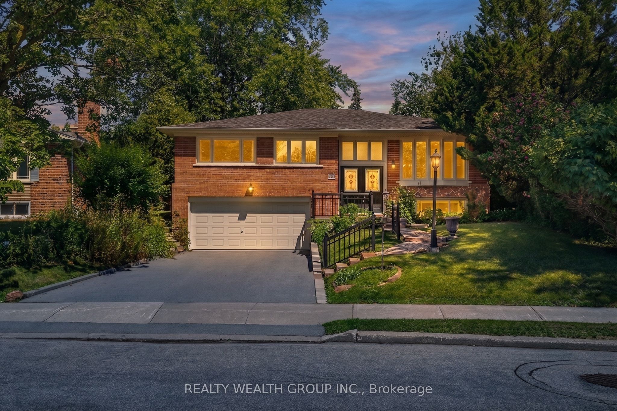 10 Derwent Court, Toronto, ON M2M 2C3