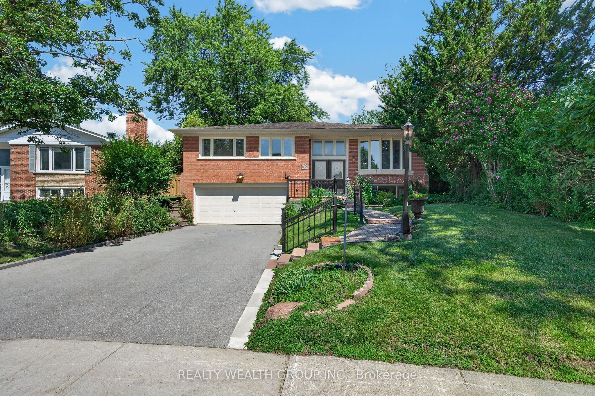 10 Derwent Court, Toronto, ON M2M 2C3 photo 2