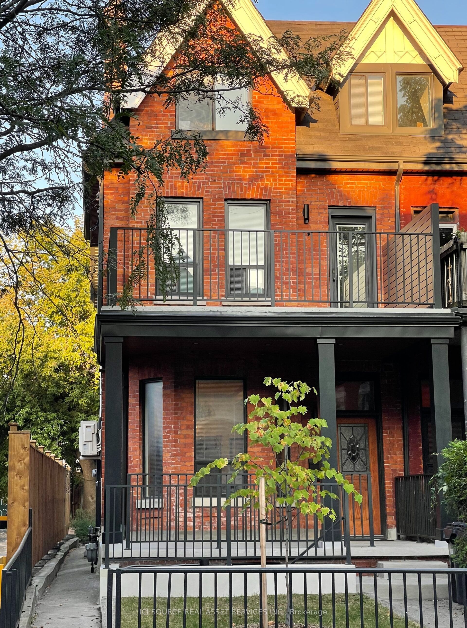 287 Palmerston Avenue Main, Toronto, ON M6J 2J3