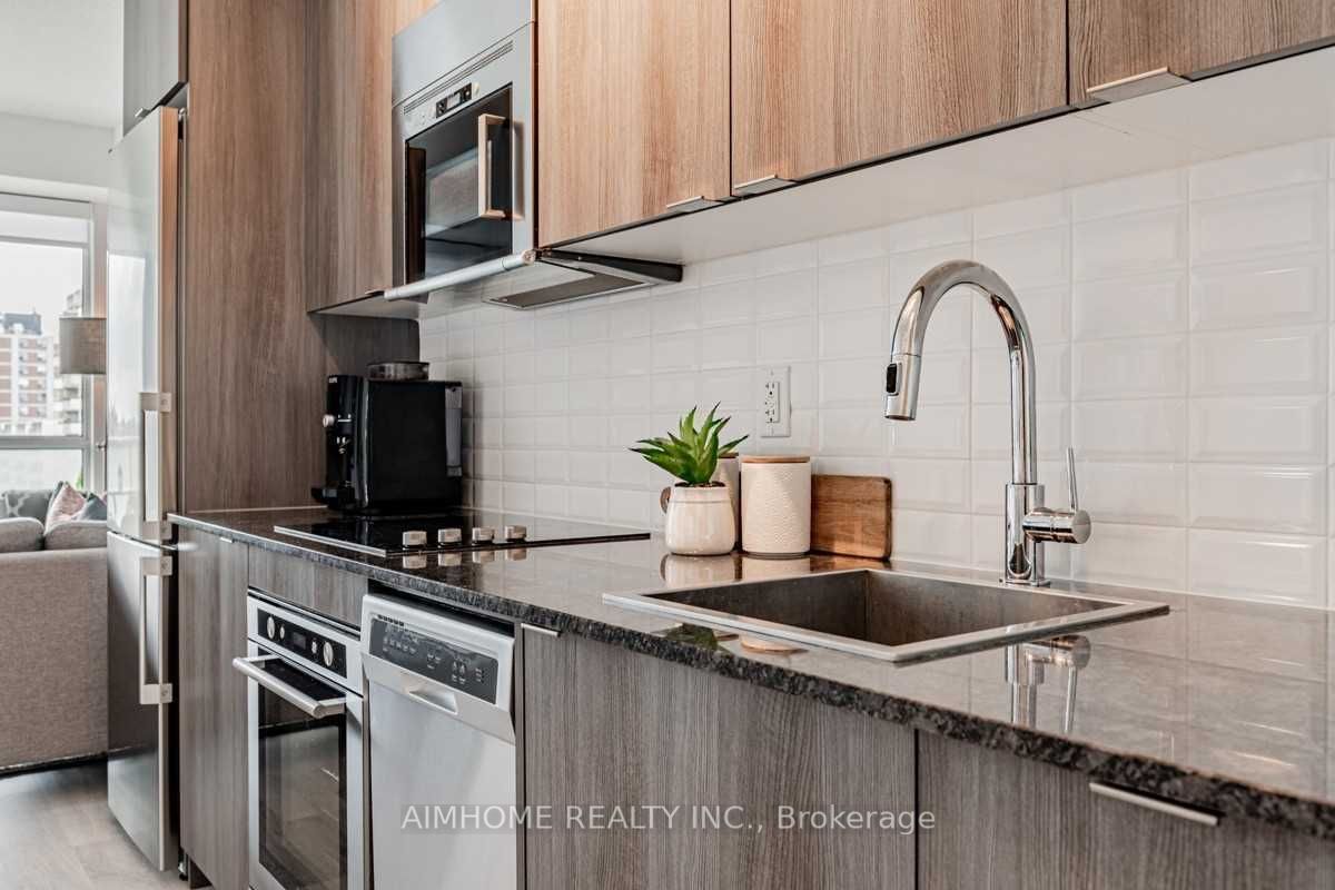 101 Erskine Avenue 910, Toronto, ON M4P 1Y5 photo 5