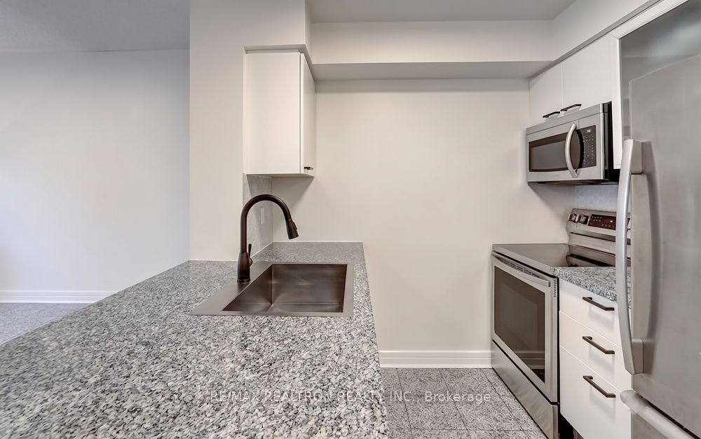 16 Harrison Garden Boulevard 2407, Toronto, ON M2N 7J7 photo 5