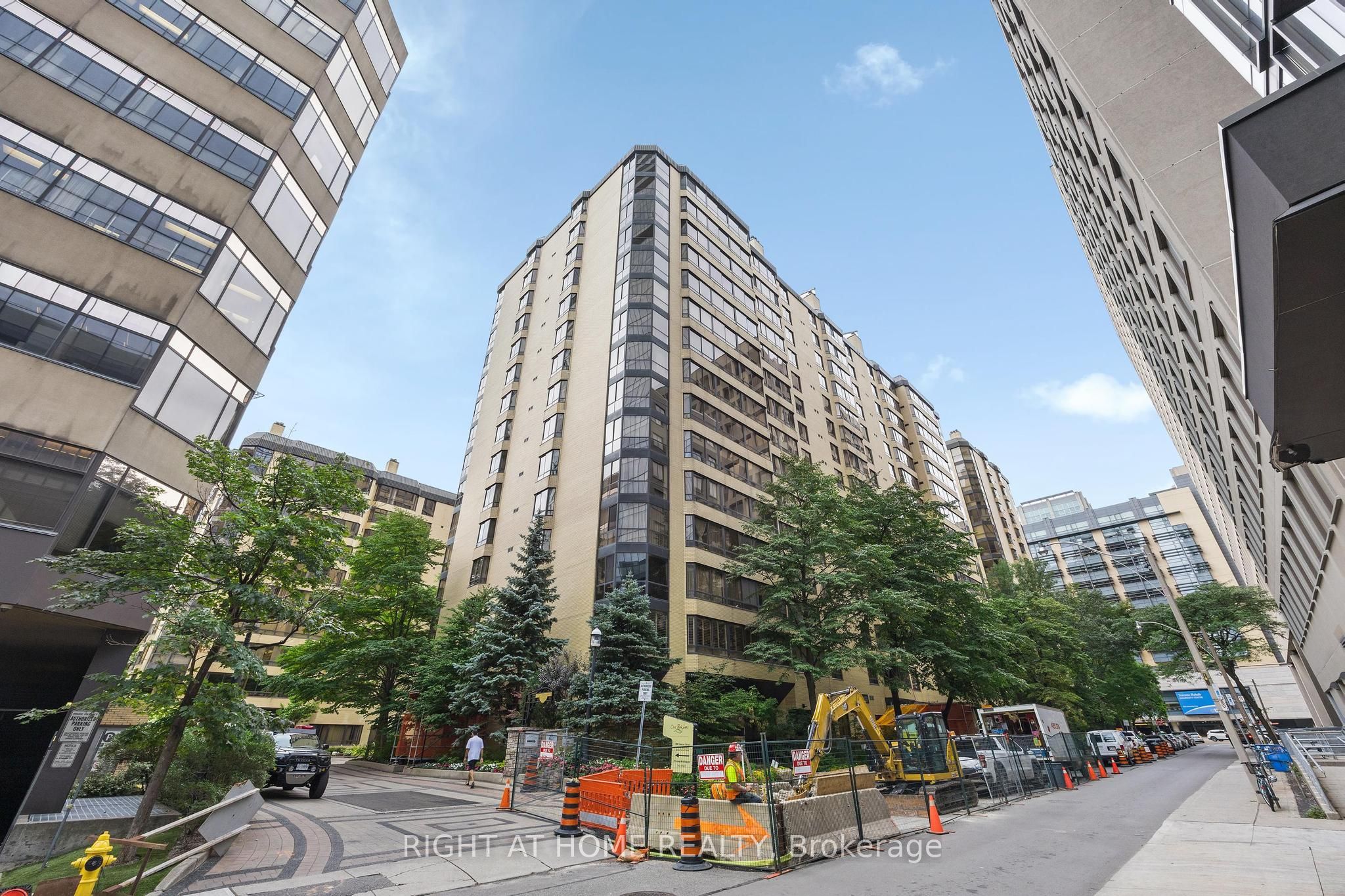 280 Simcoe Street 206A, Toronto, ON M5T 2Y5 photo 3