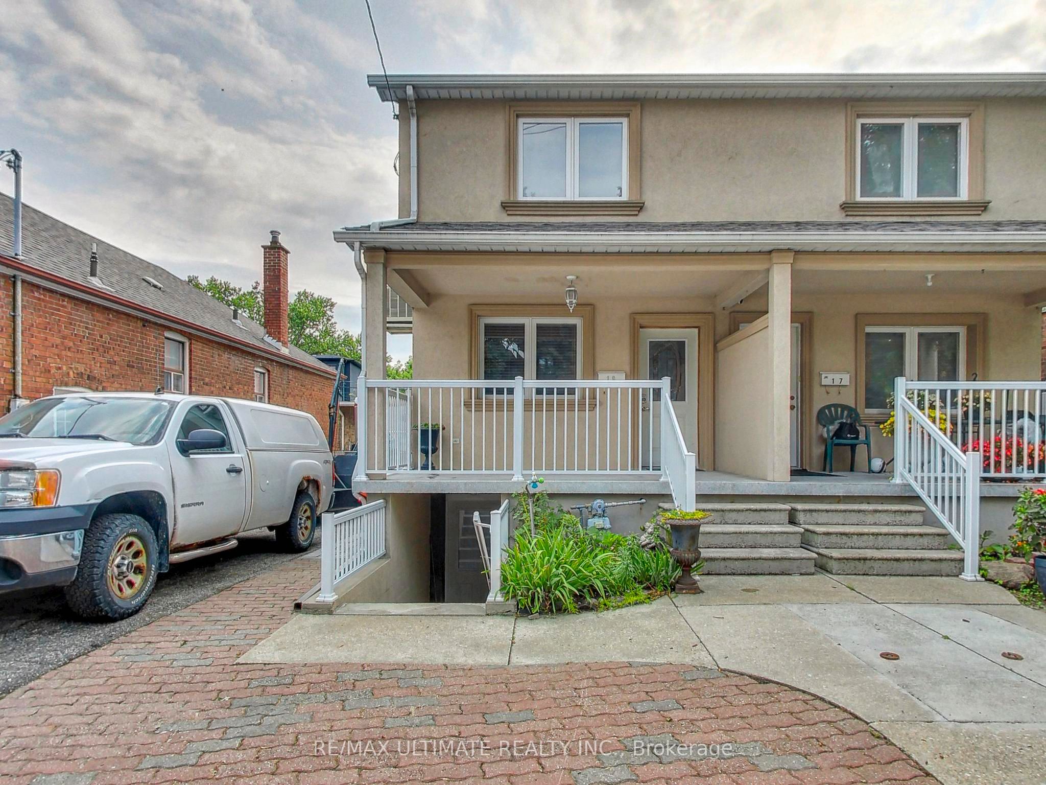 19 Glenora Avenue Upper, Toronto, ON M6C 3Y2 photo 2