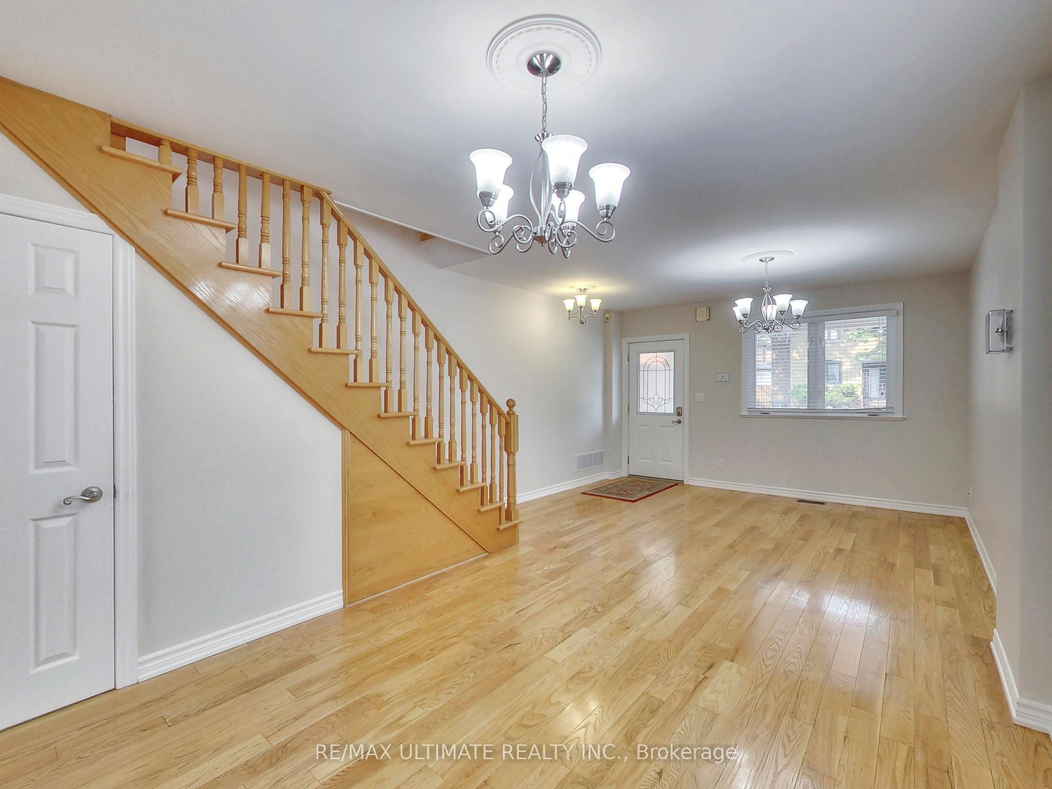 19 Glenora Avenue Upper, Toronto, ON M6C 3Y2 photo 4
