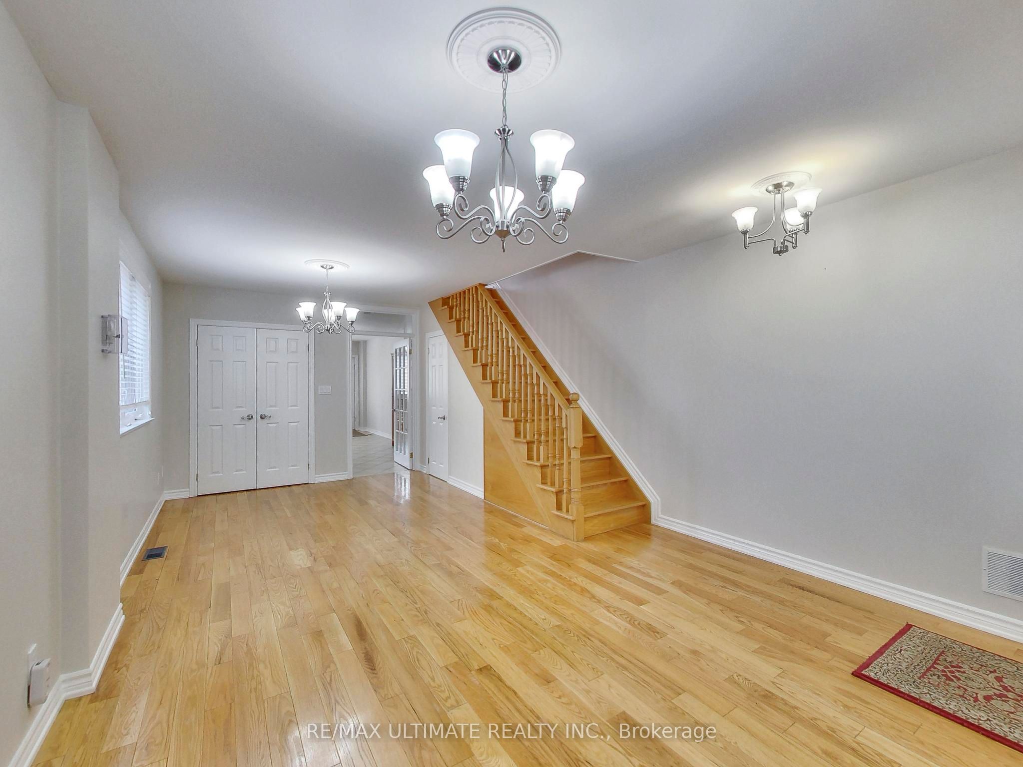 19 Glenora Avenue Upper, Toronto, ON M6C 3Y2 photo 5