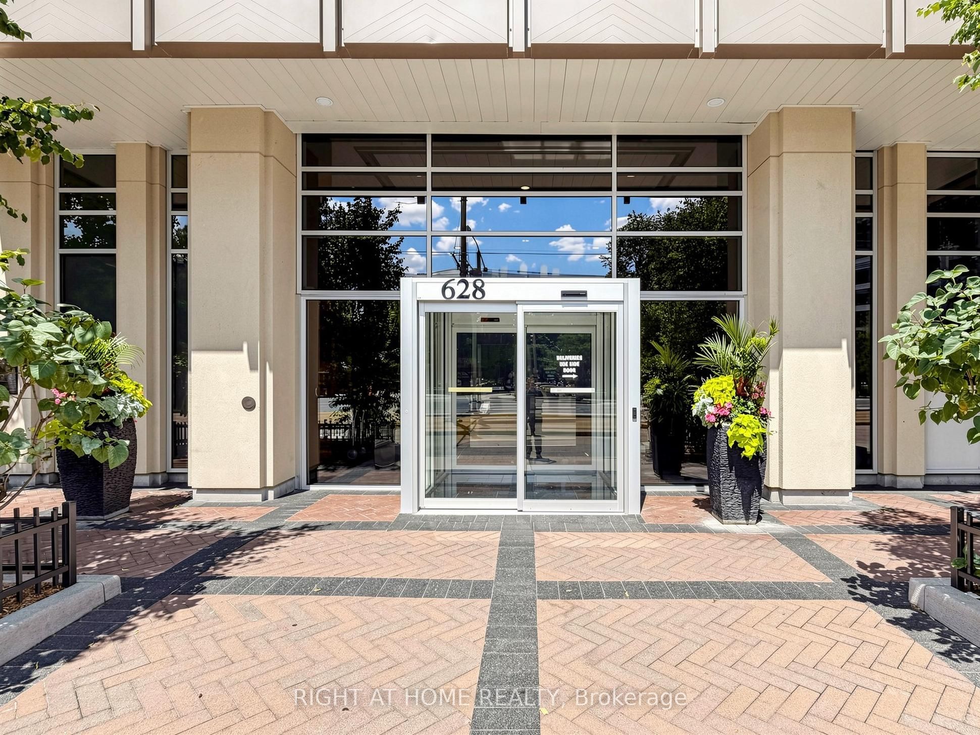 628 Fleet Street 1032, Toronto, ON M5V 1A8
