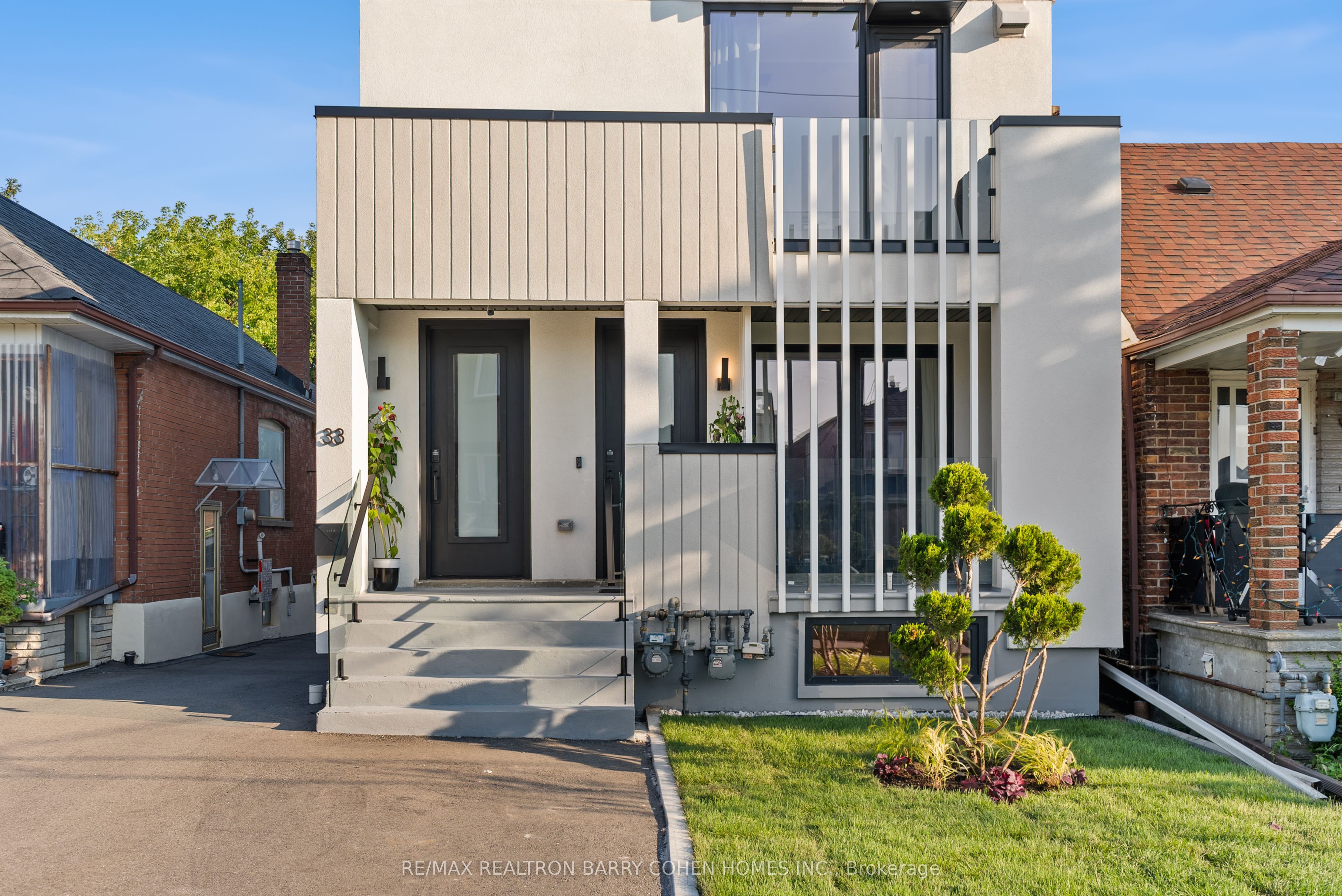33 Lanark Avenue, Toronto, ON M6C 2B5 photo 2