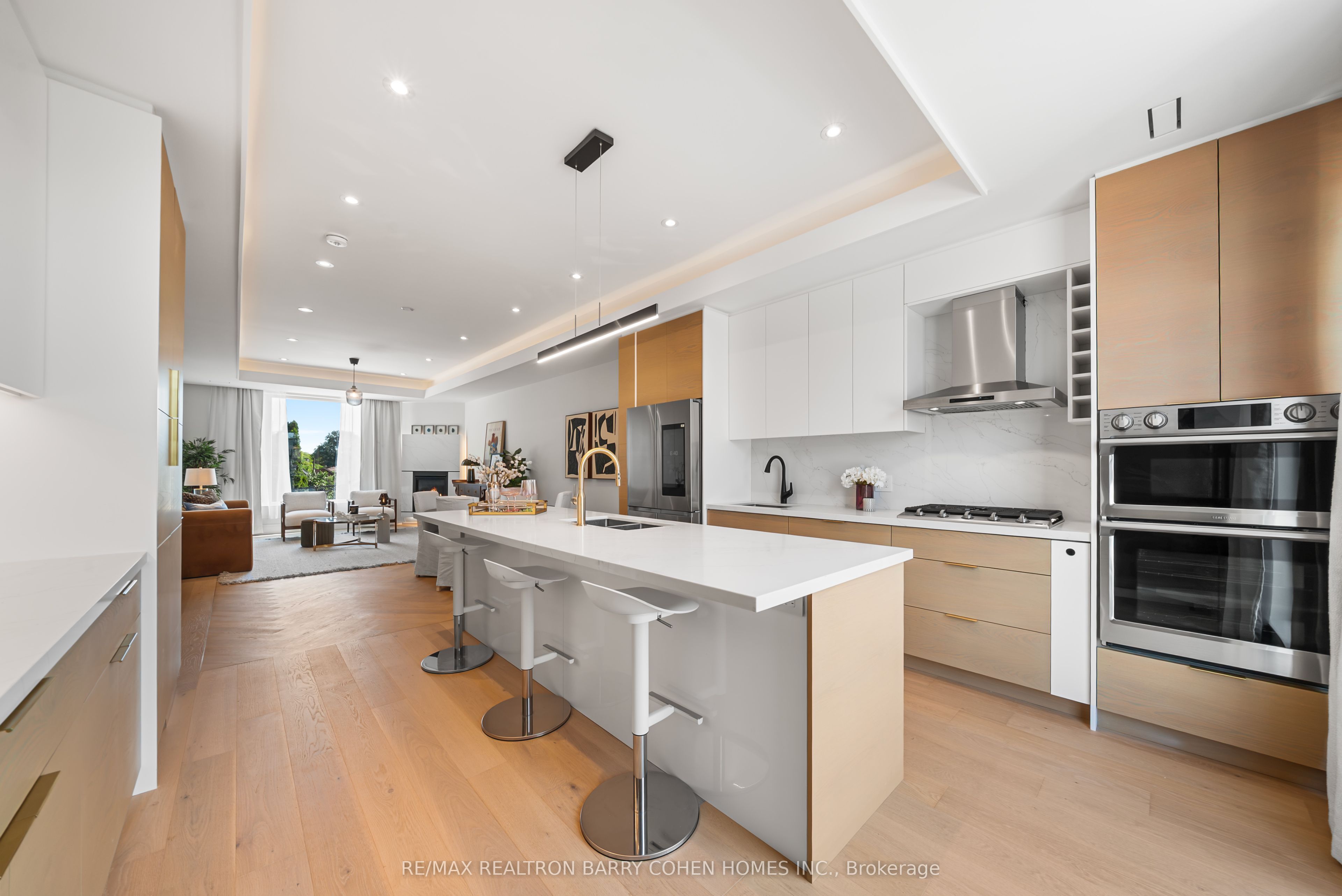 33 Lanark Avenue, Toronto, ON M6C 2B5 photo 3