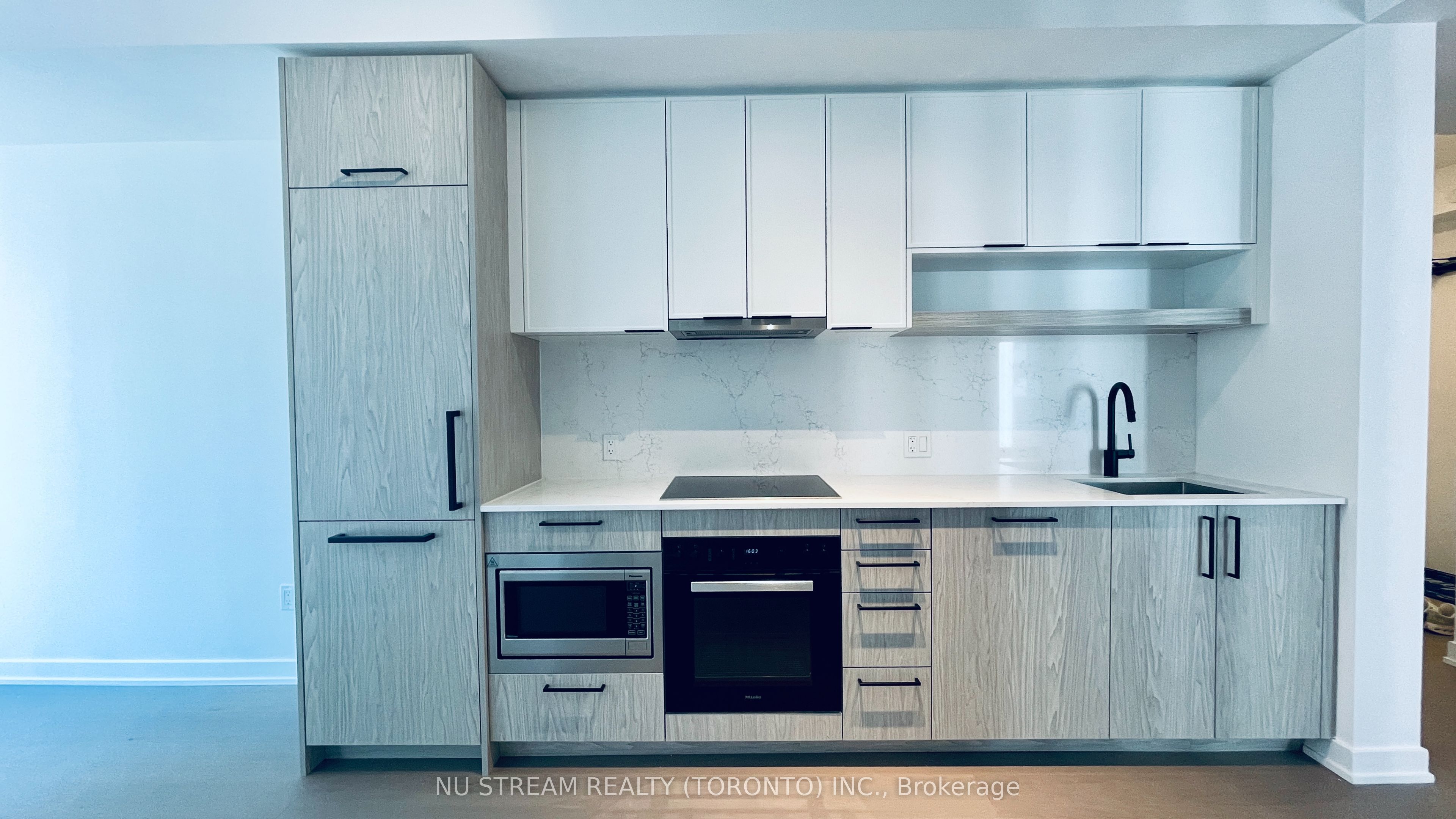 91 Montclair Avenue 1502, Toronto, ON M5P 0B1 photo 5