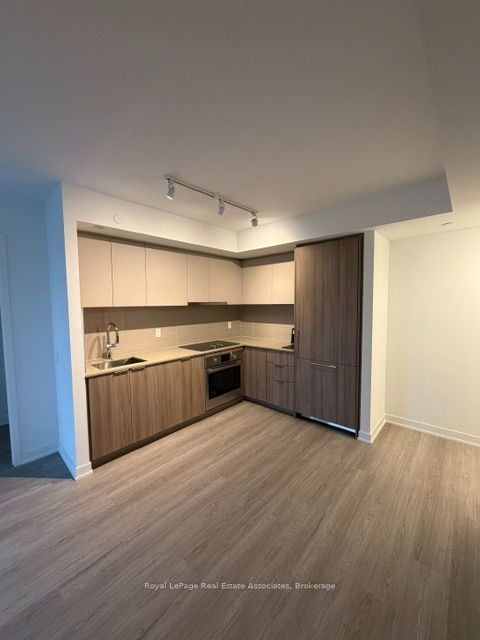 15 David Salomon Drive 1408, Toronto, ON M3C 0T2 photo 5