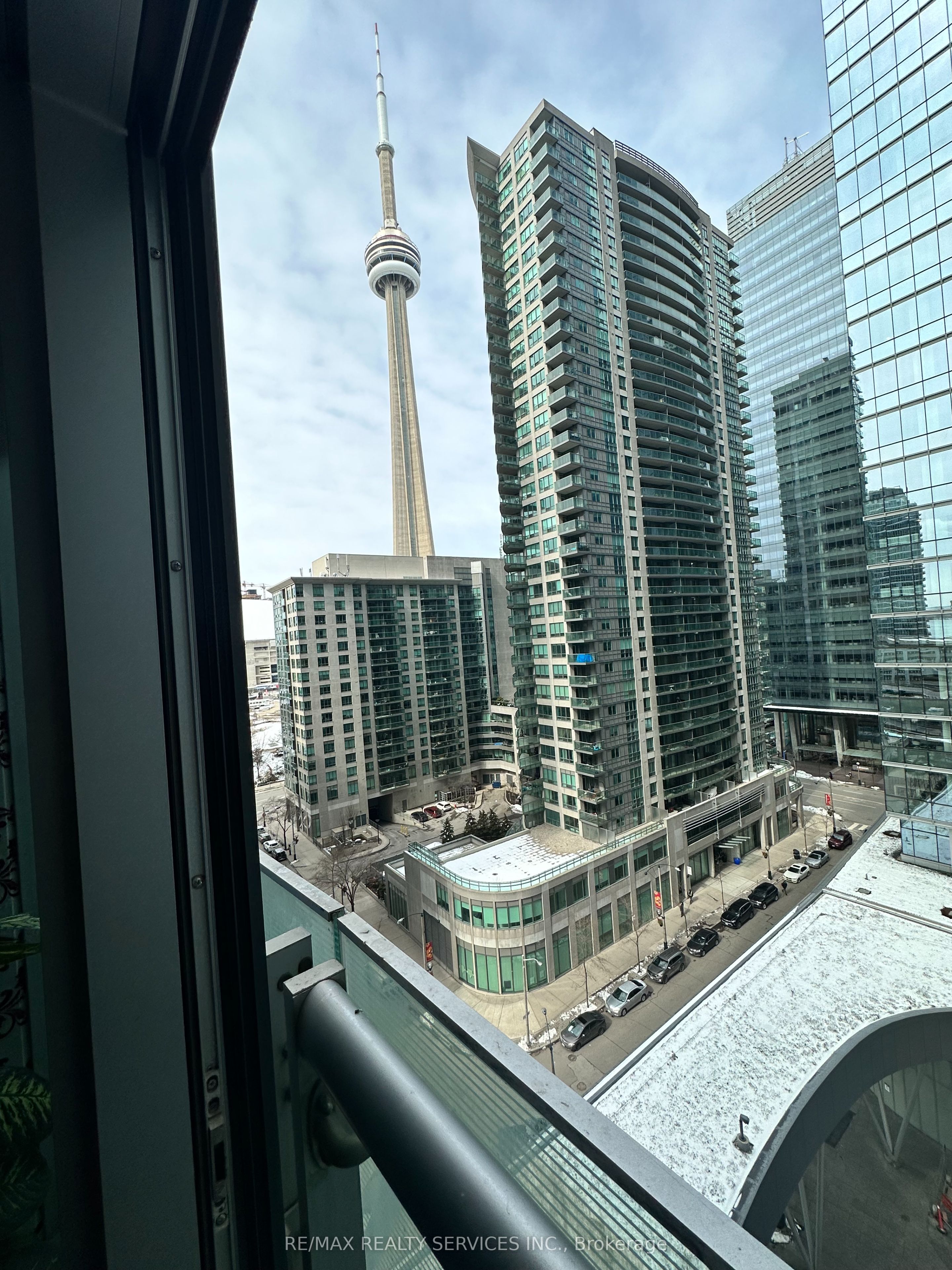12 York Street 909, Toronto, ON M5J 0A9